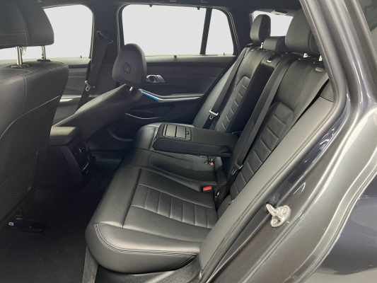 BMW 330e xDrive Luxury Line-image-9