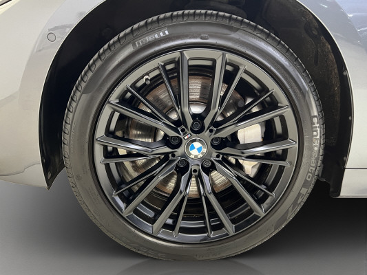 BMW 330e xDrive Luxury Line-image-7