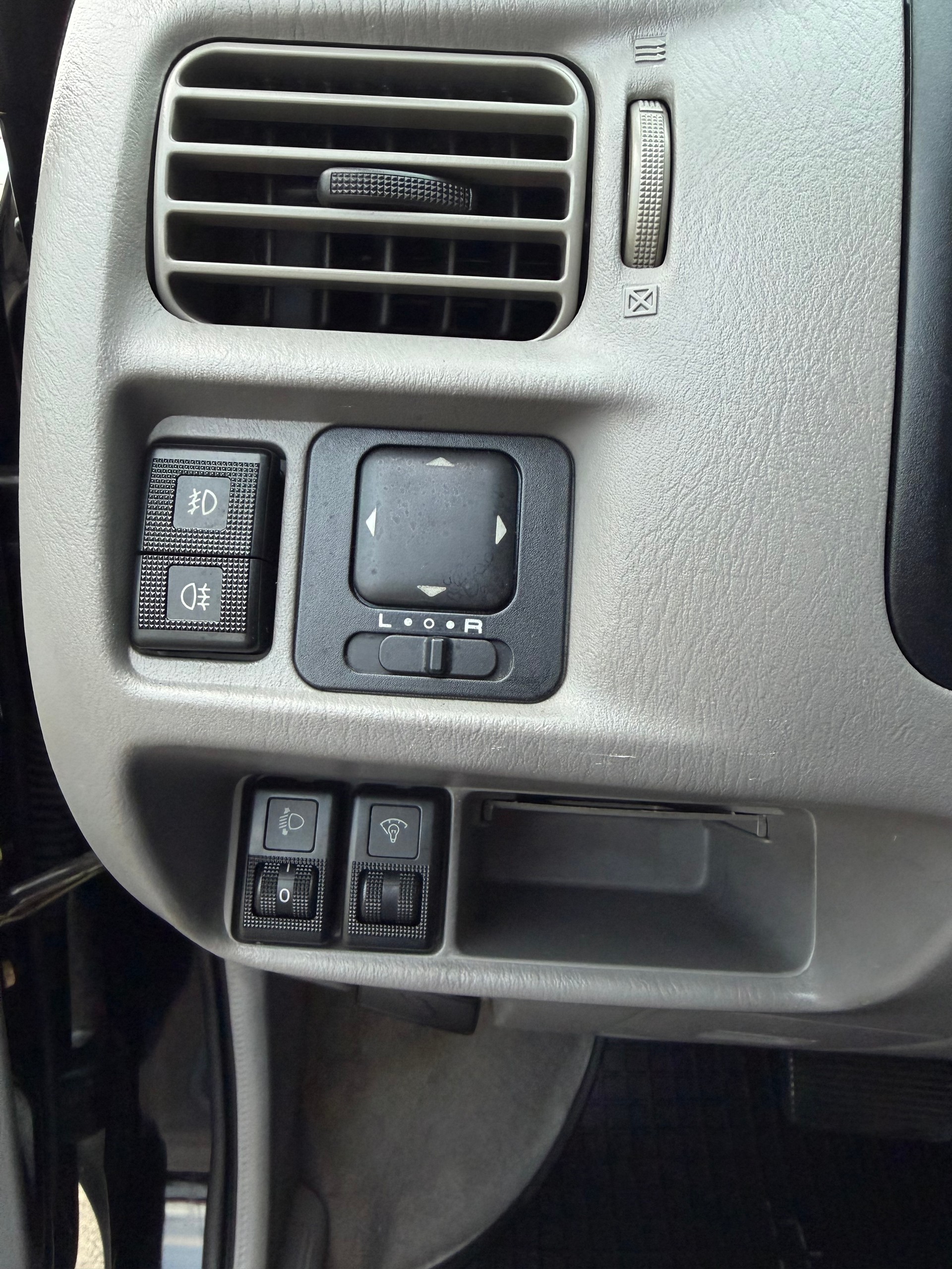 MAZDA Demio 1.5i-16 High ABS-image-15