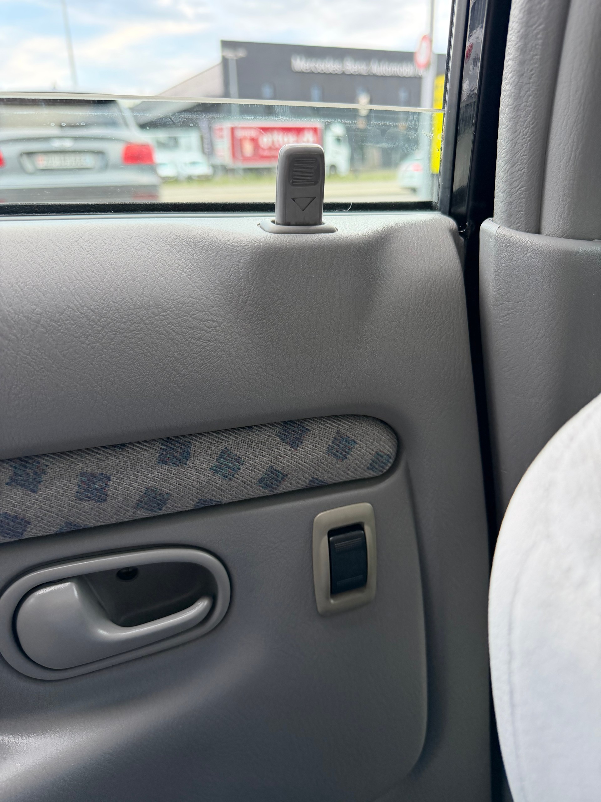 MAZDA Demio 1.5i-16 High ABS-image-18