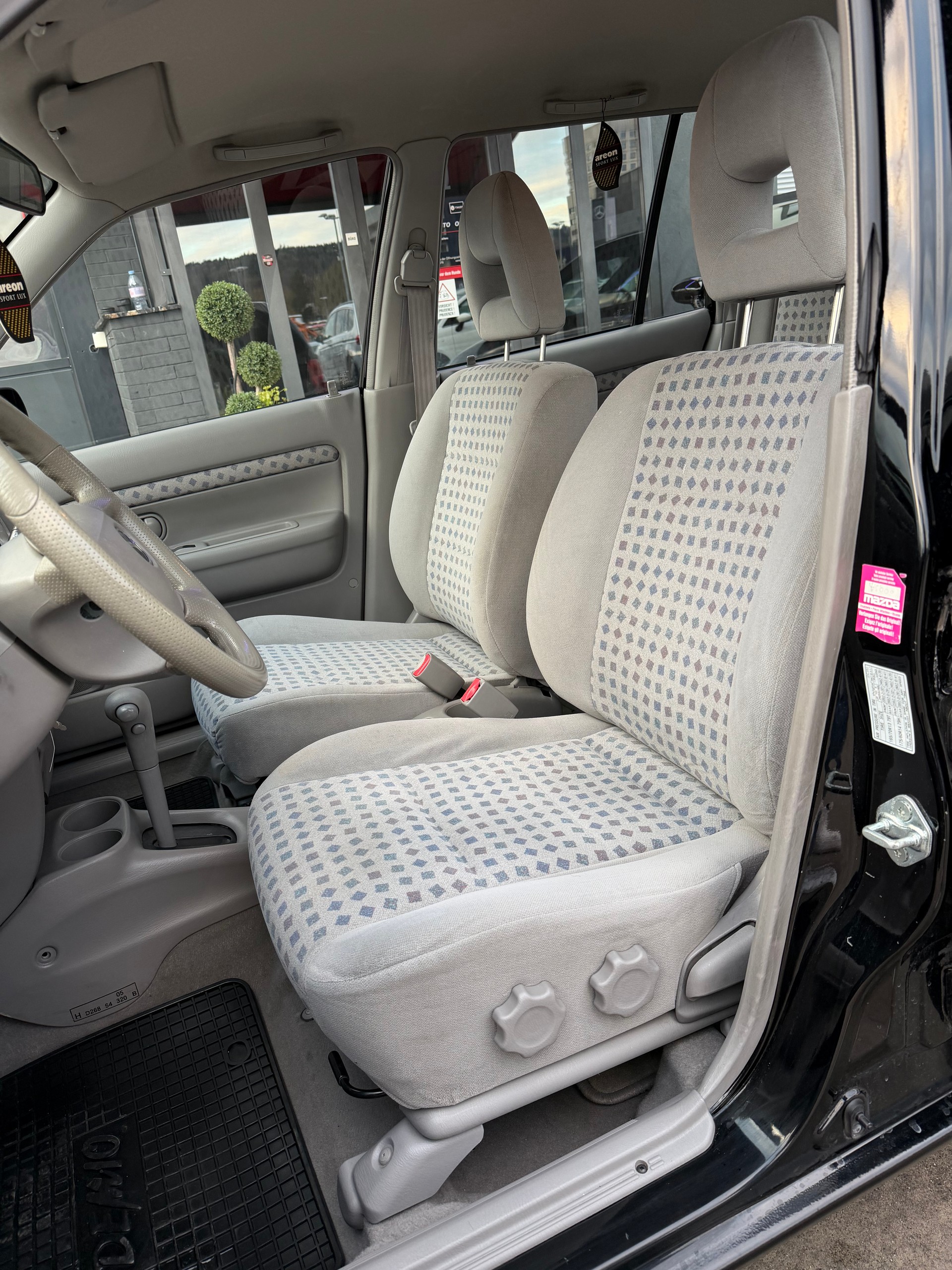 MAZDA Demio 1.5i-16 High ABS-image-8