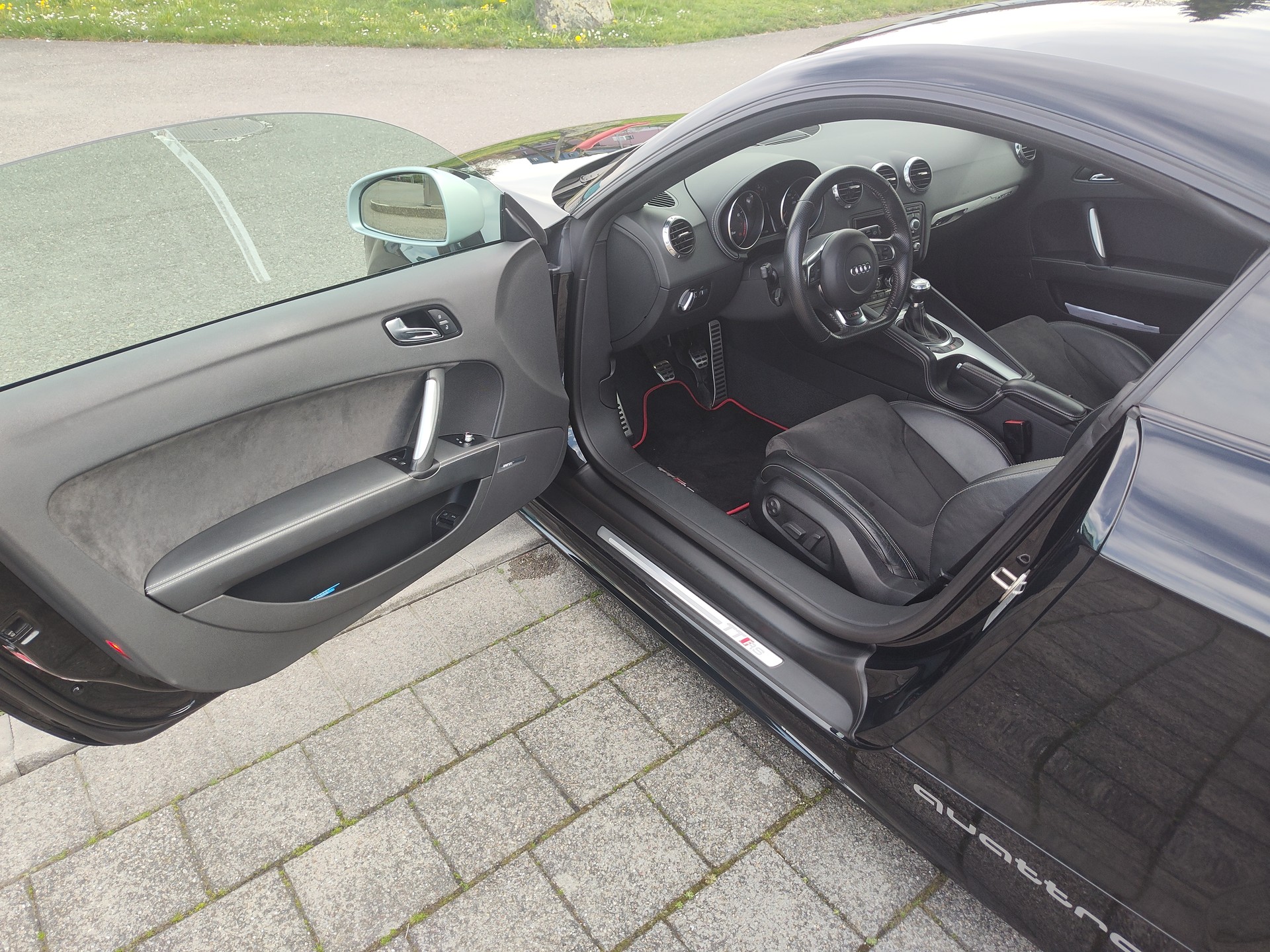 AUDI TT RS Coupé 2.5 TFSI quattro-image-5