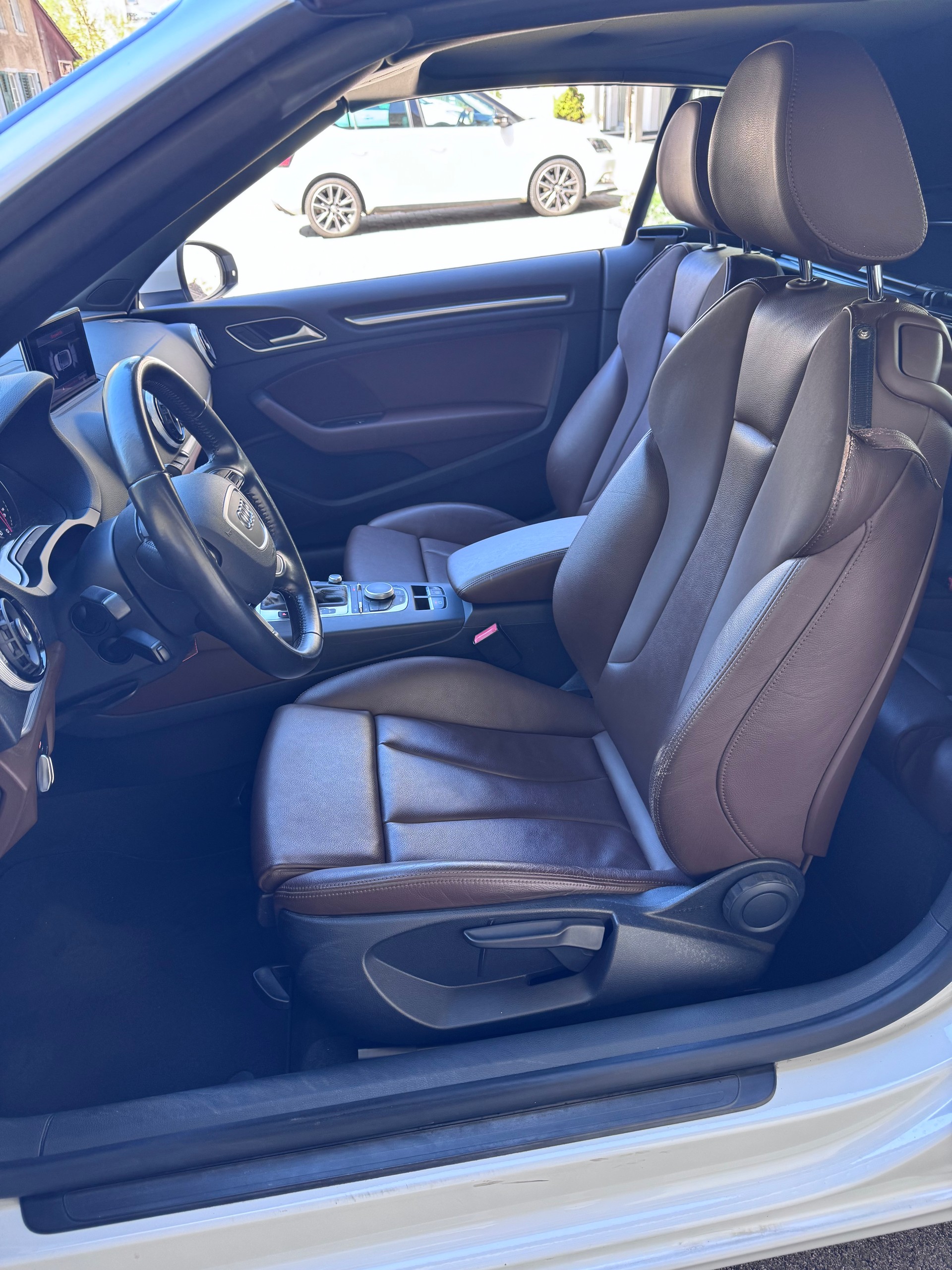 AUDI A3 Cabriolet 1.4 TFSI Ambition S-tronic-image-12