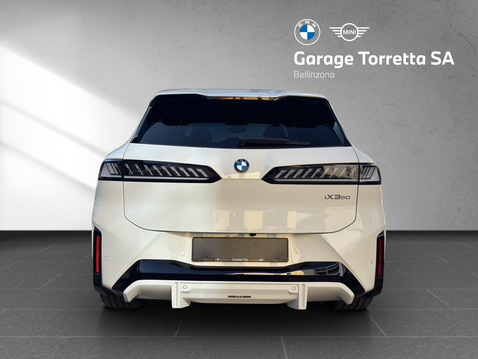 BMW iX3 50 xDrive M Sport-showroom-element-3