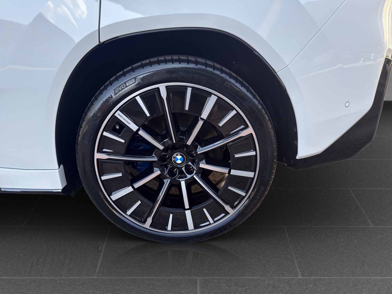 BMW iX3 50 xDrive M Sport-image-11