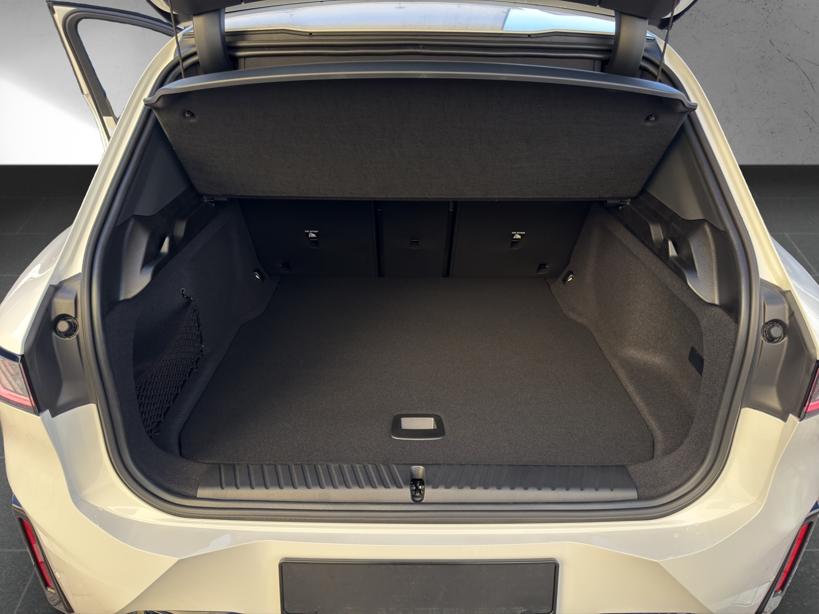 BMW iX3 50 xDrive M Sport-image-17