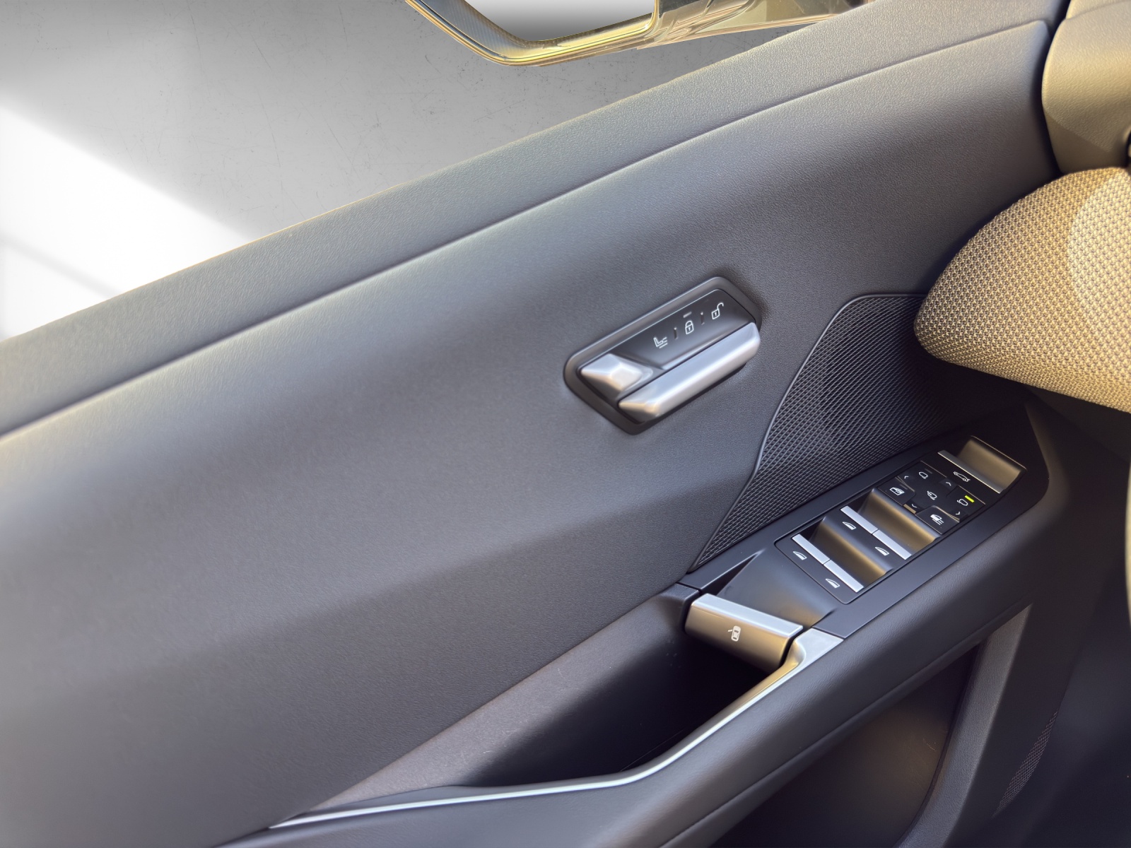 BMW iX3 50 xDrive M Sport-image-14