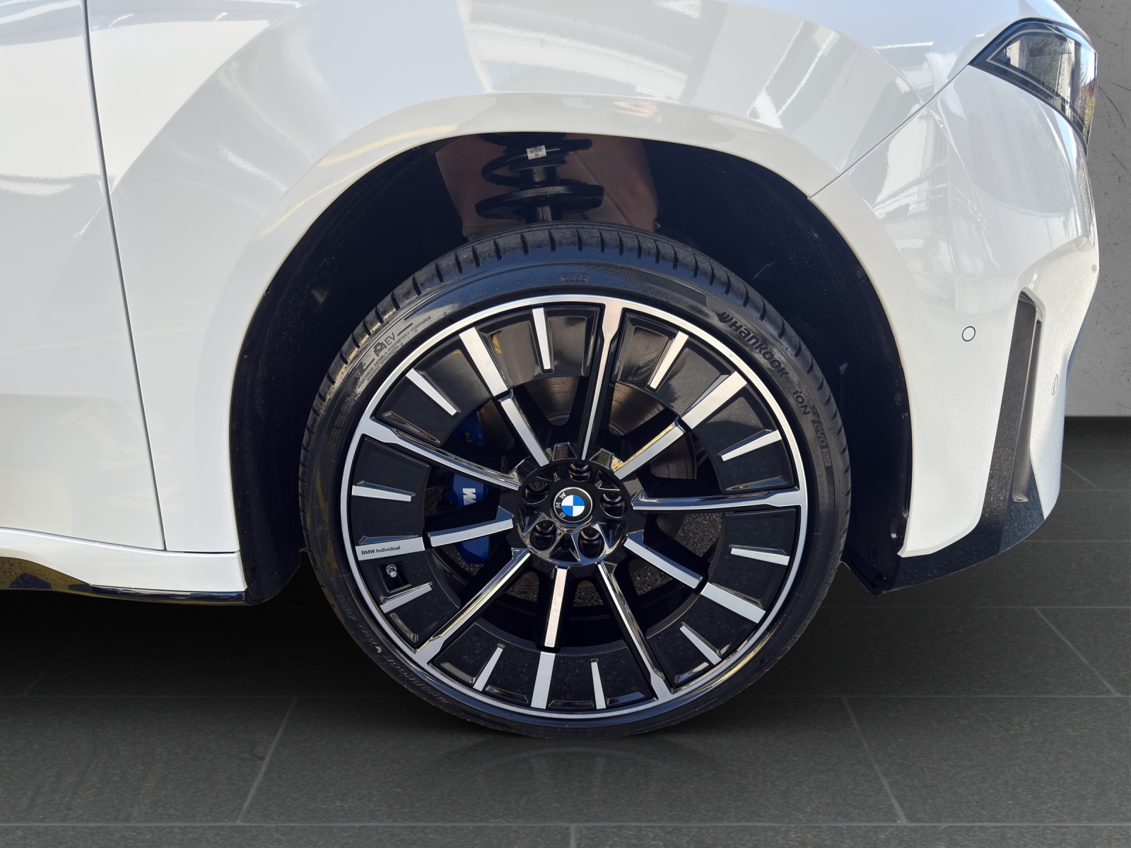 BMW iX3 50 xDrive M Sport-image-9