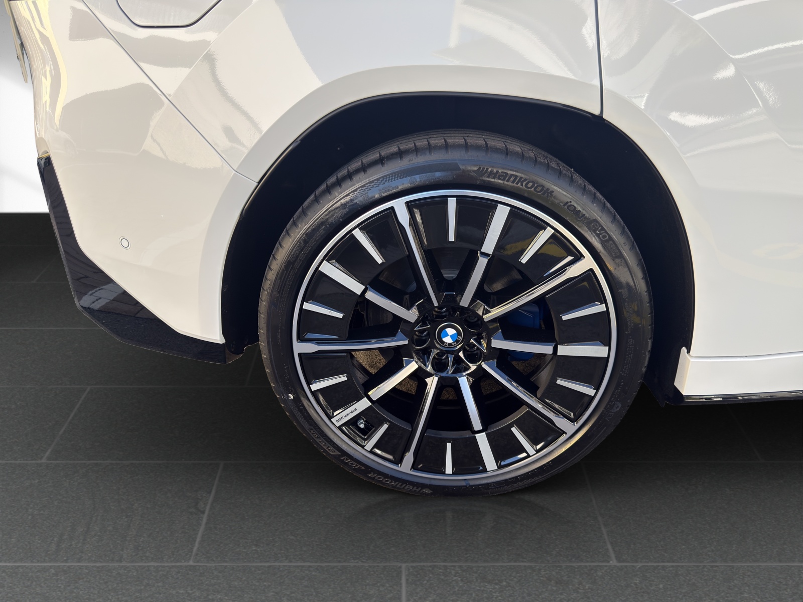 BMW iX3 50 xDrive M Sport-image-10