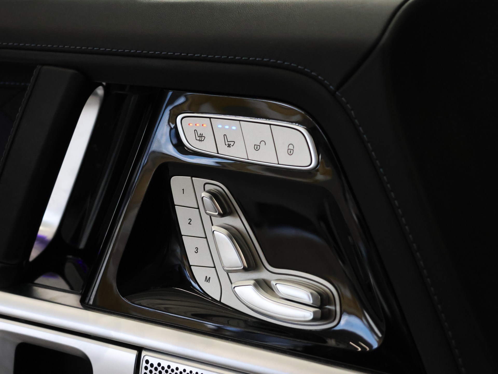 MERCEDES-BENZ G 63 AMG Speedshift Plus G-Tronic *G-Manufaktur* *AMG-Performance* *Burmester*-image-44