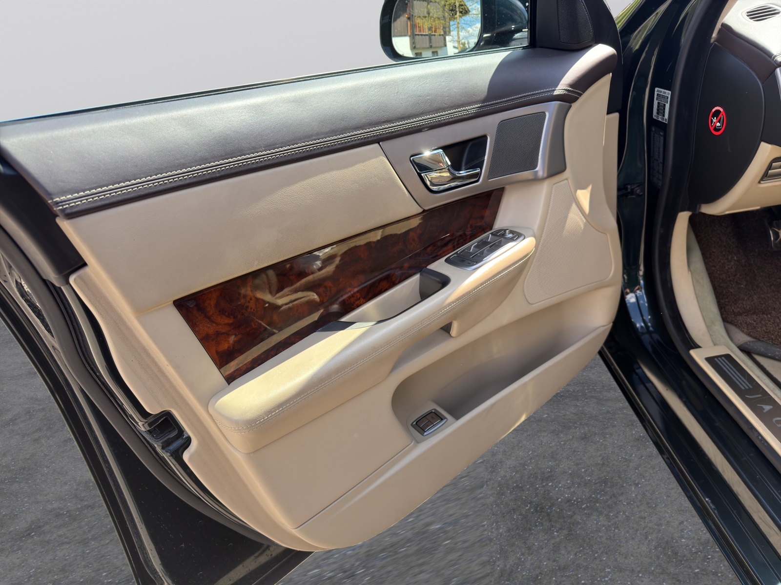 JAGUAR XF 5.0 V8 Portfolio-image-18