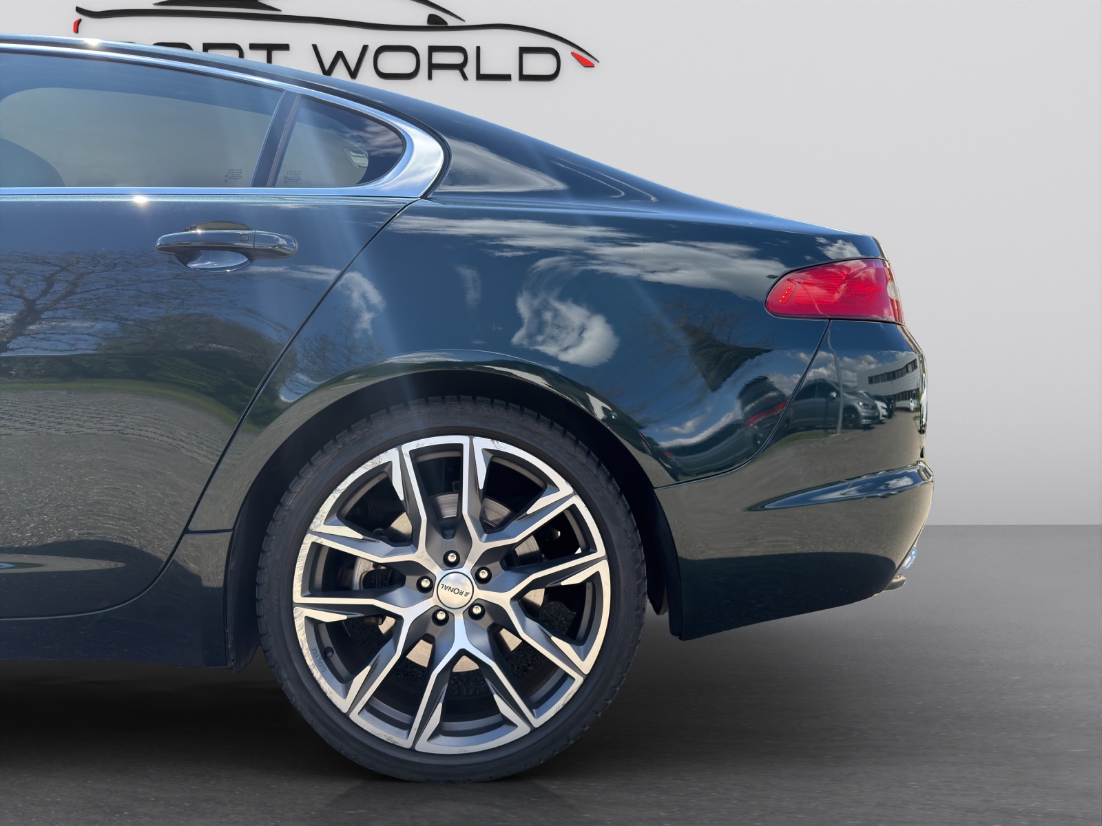 JAGUAR XF 5.0 V8 Portfolio-image-26