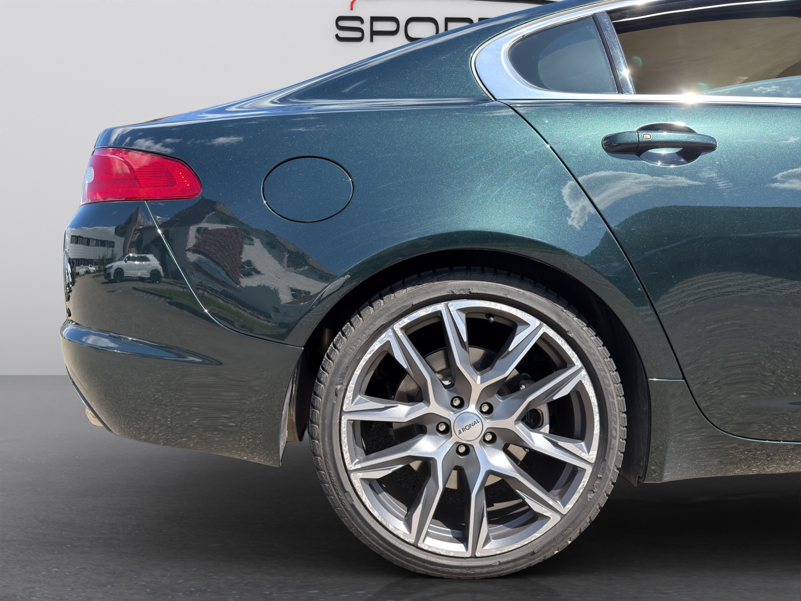 JAGUAR XF 5.0 V8 Portfolio-image-27