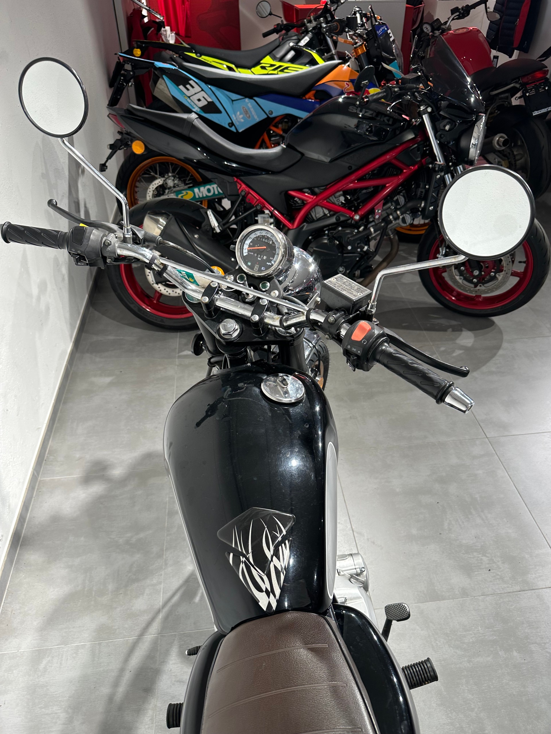 MASH 250 Two Fifty-showroom-element-3