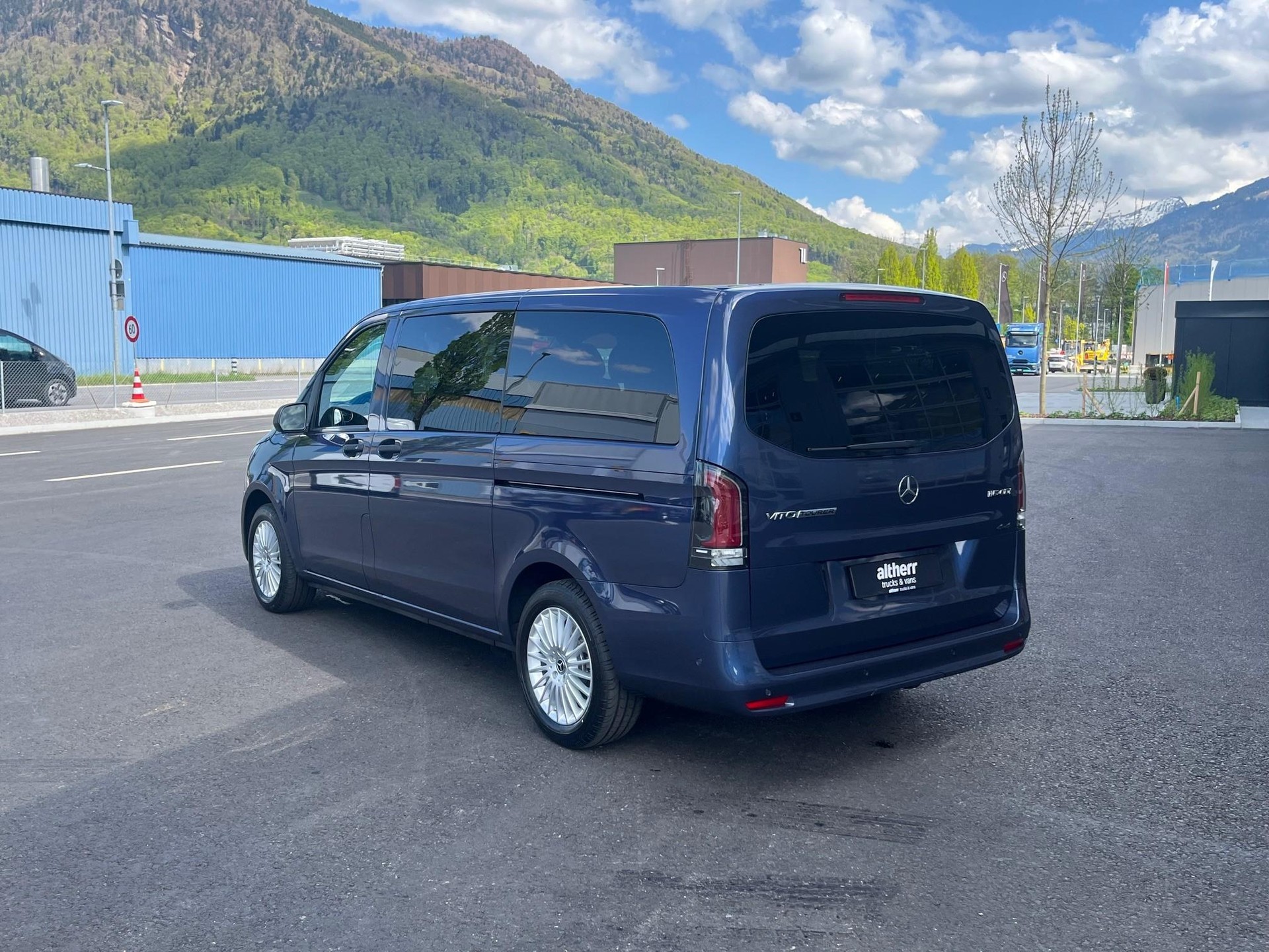 MERCEDES-BENZ Vito 116 Kombi L 2.0 CDI Select Family-image-4