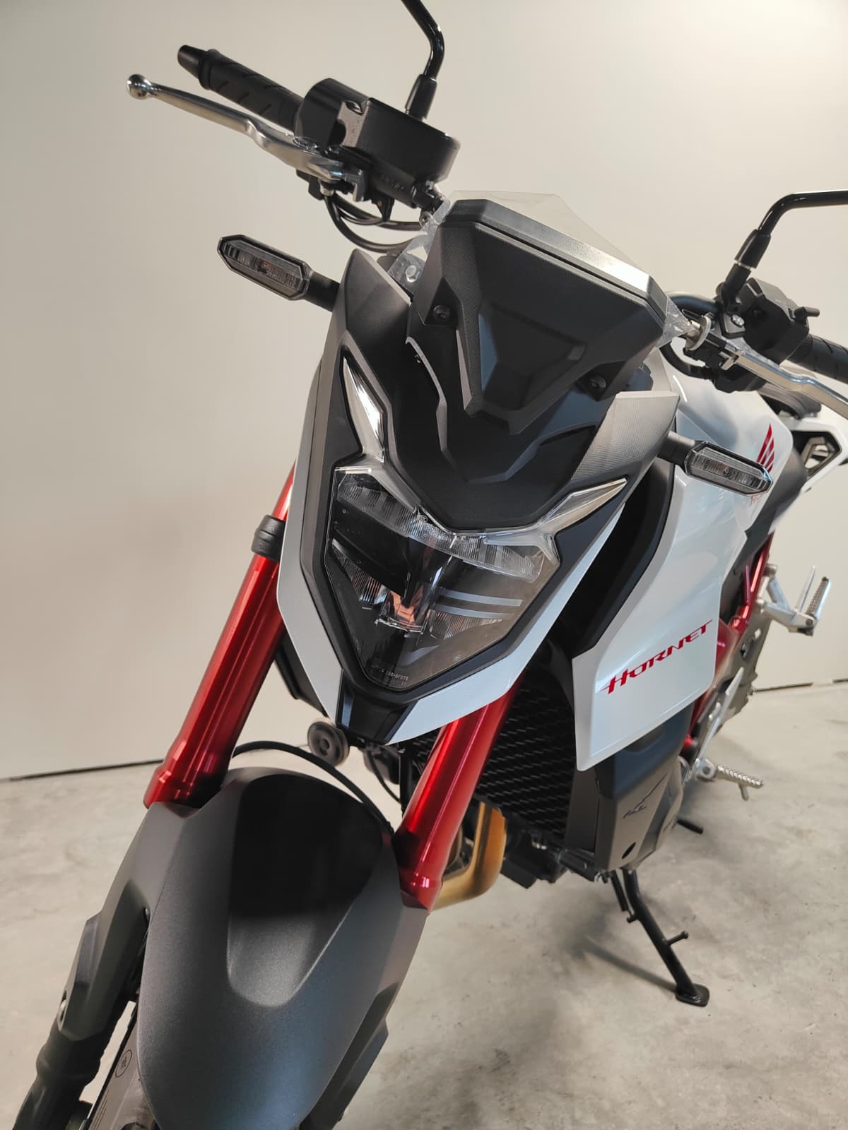 HONDA CB 750 Hornet-showroom-element-3