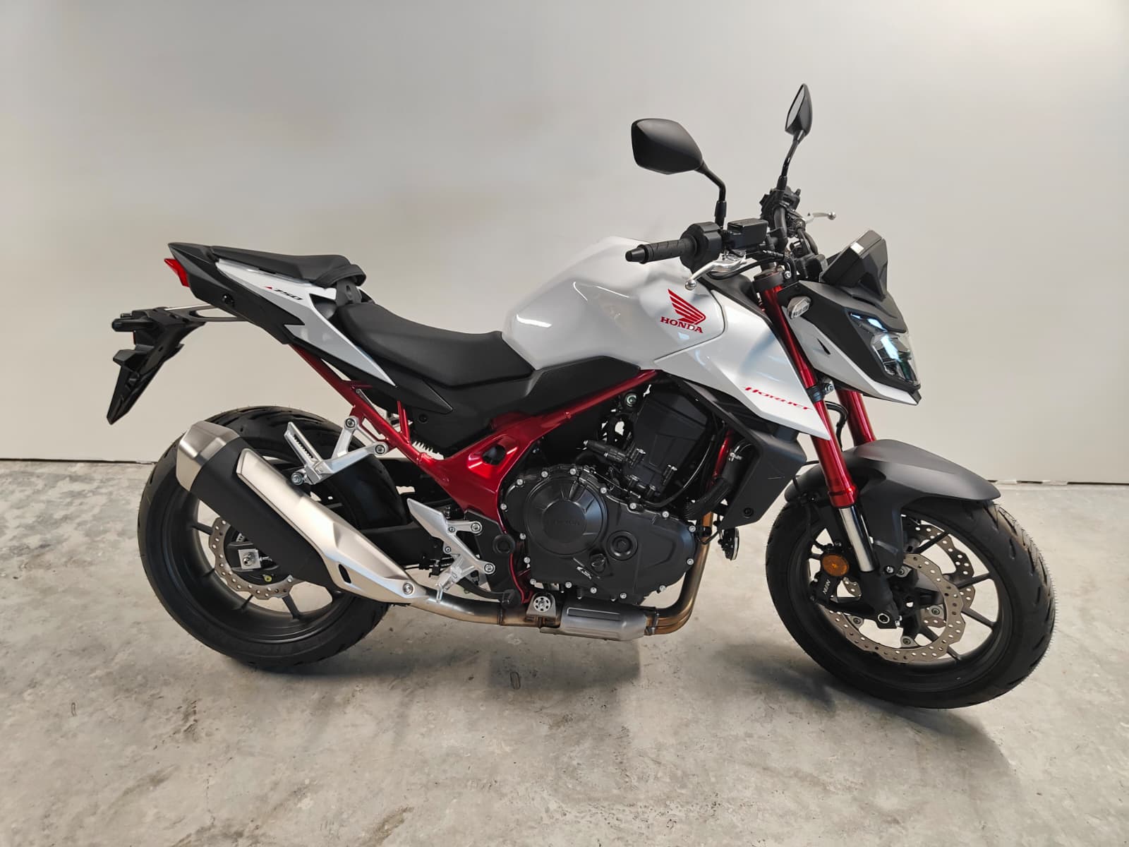 HONDA CB 750 Hornet-showroom-element-1