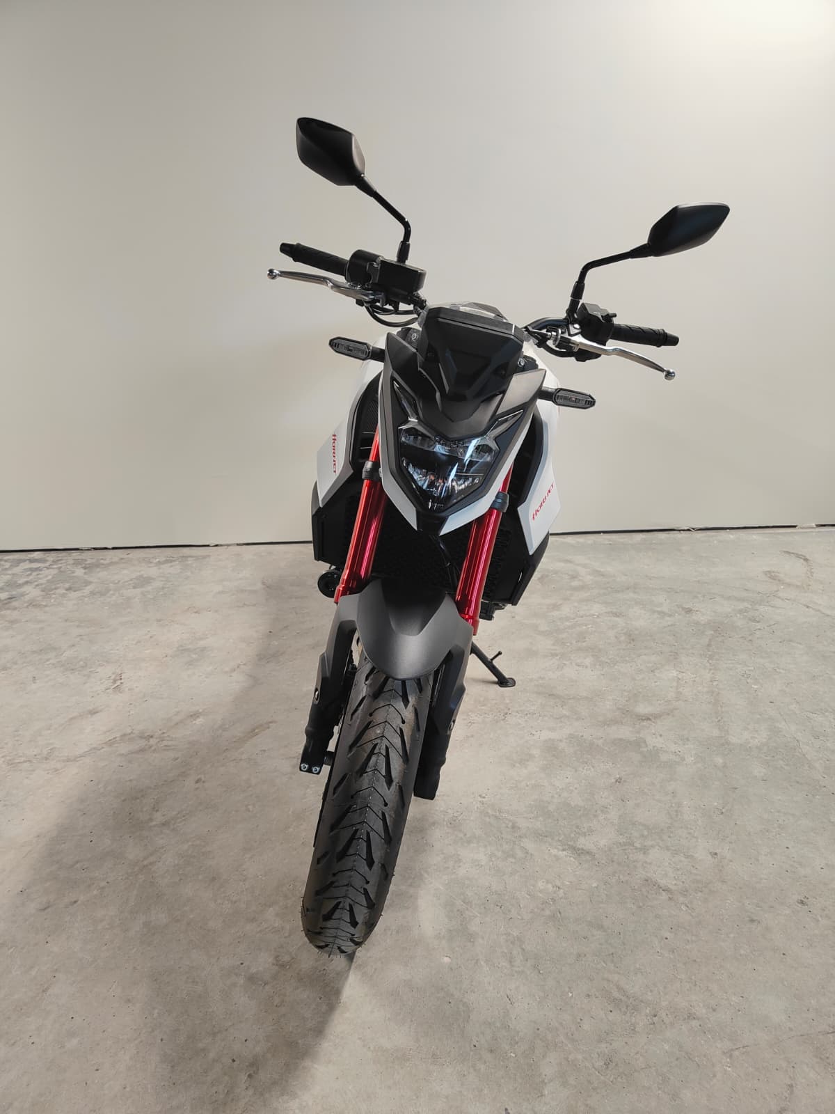 HONDA CB 750 Hornet-showroom-element-2