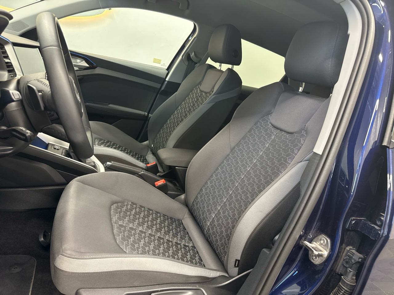 AUDI A1 Sportback 30 TFSI S Line Black Edition S-tronic-showroom-element-3
