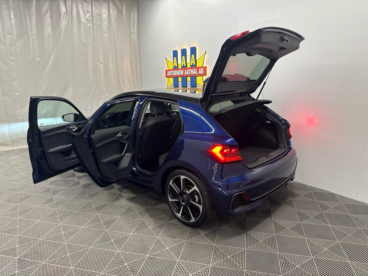 AUDI A1 Sportback 30 TFSI S Line Black Edition S-tronic-image-13