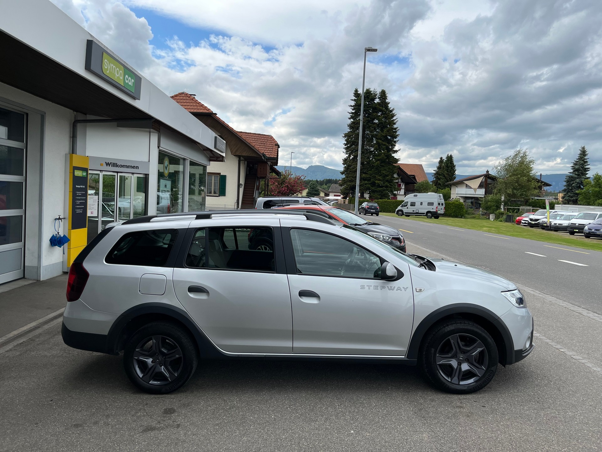 DACIA Logan MCV 0.9 Stepway Unlimited+++FRISCH AB MFK+++WENIG KM+++-image-3