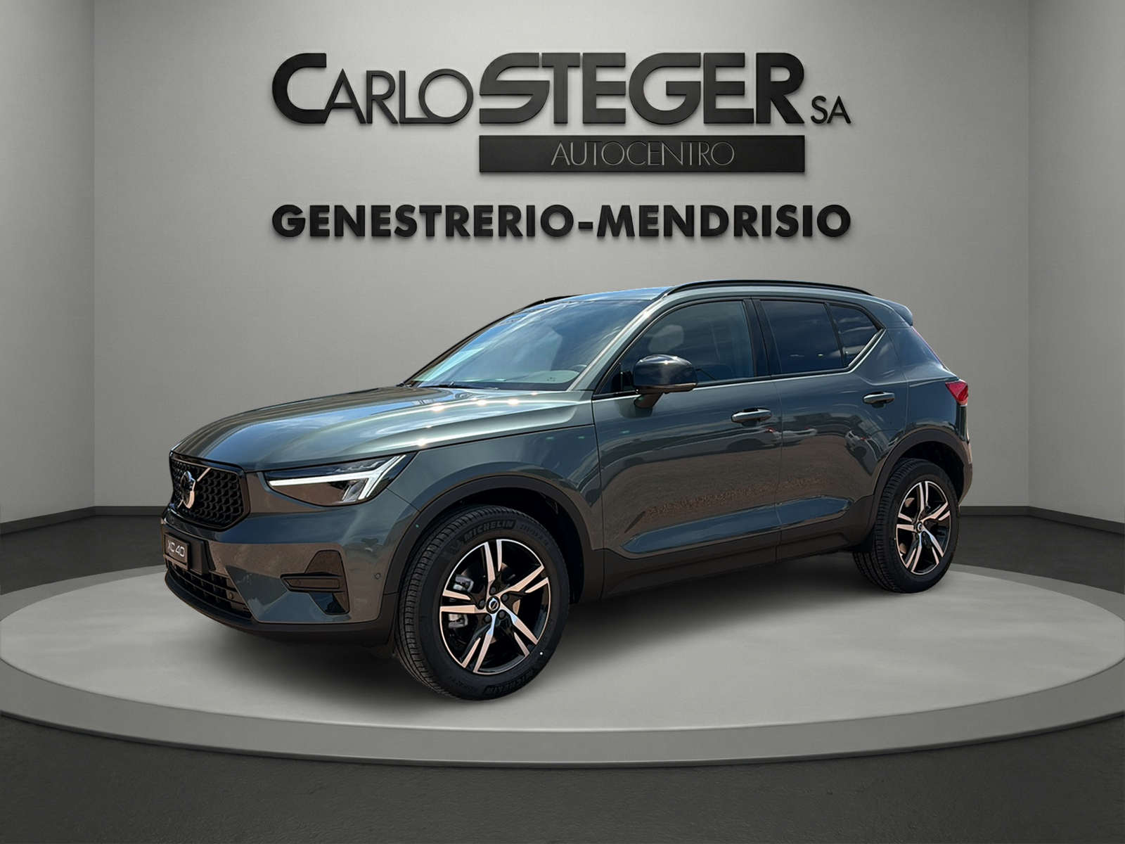 VOLVO XC40 B3 Benzin Mild Hybrid Plus Dark DCT