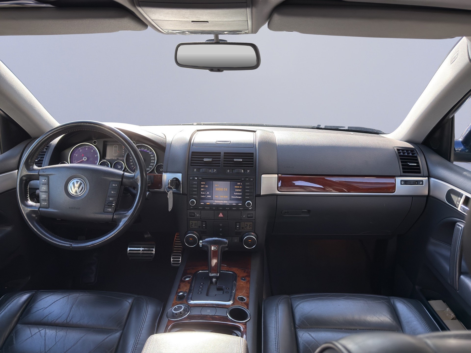 VW Touareg 4.2 V8 Automatic-image-8