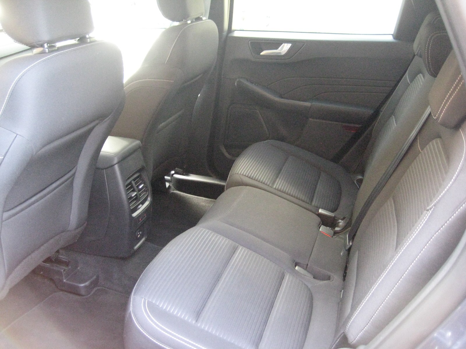FORD Kuga 2.5 FHEV Titanium FWD-image-6