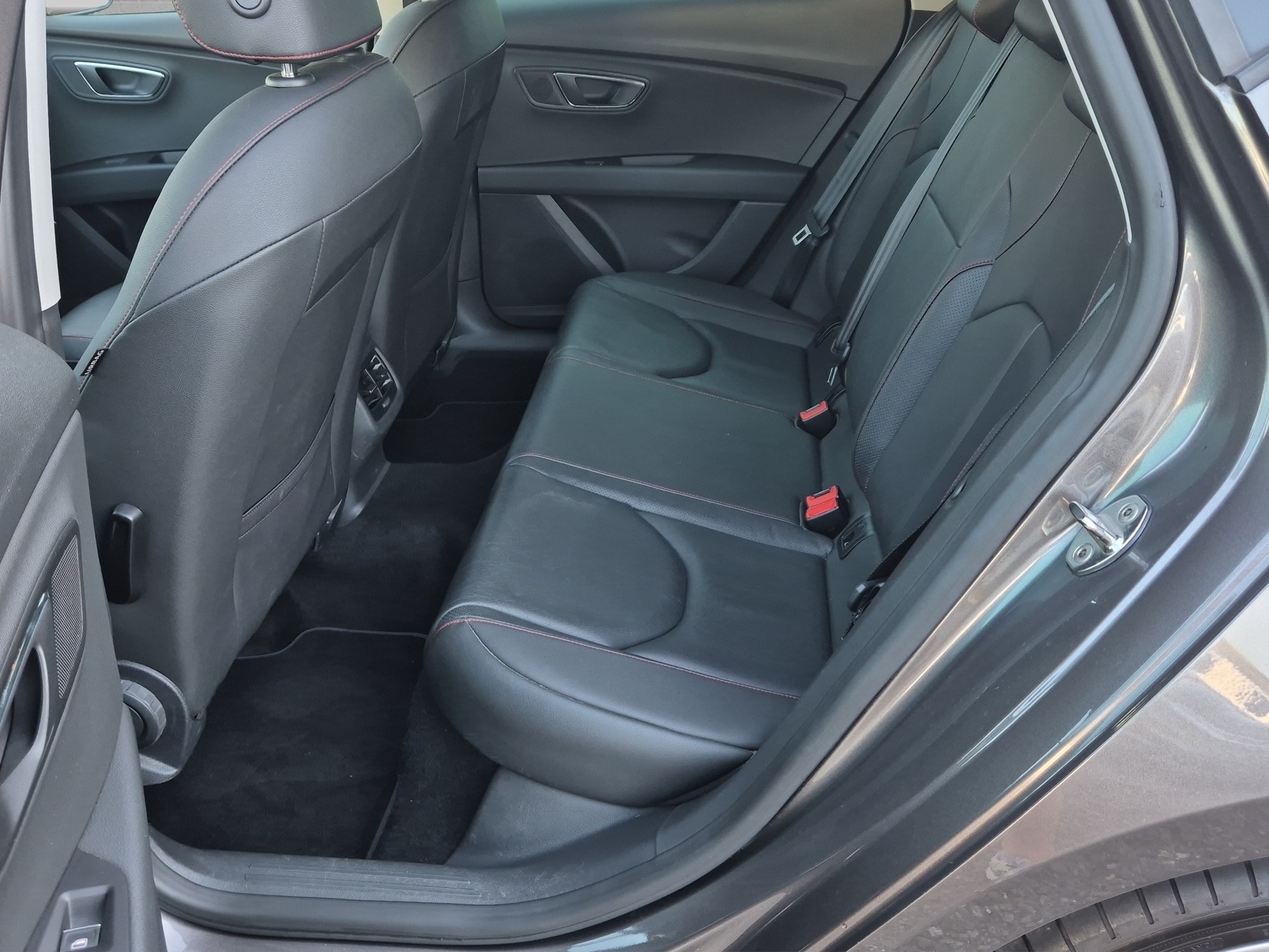SEAT Leon 1.8 TSI FR DSG-image-27