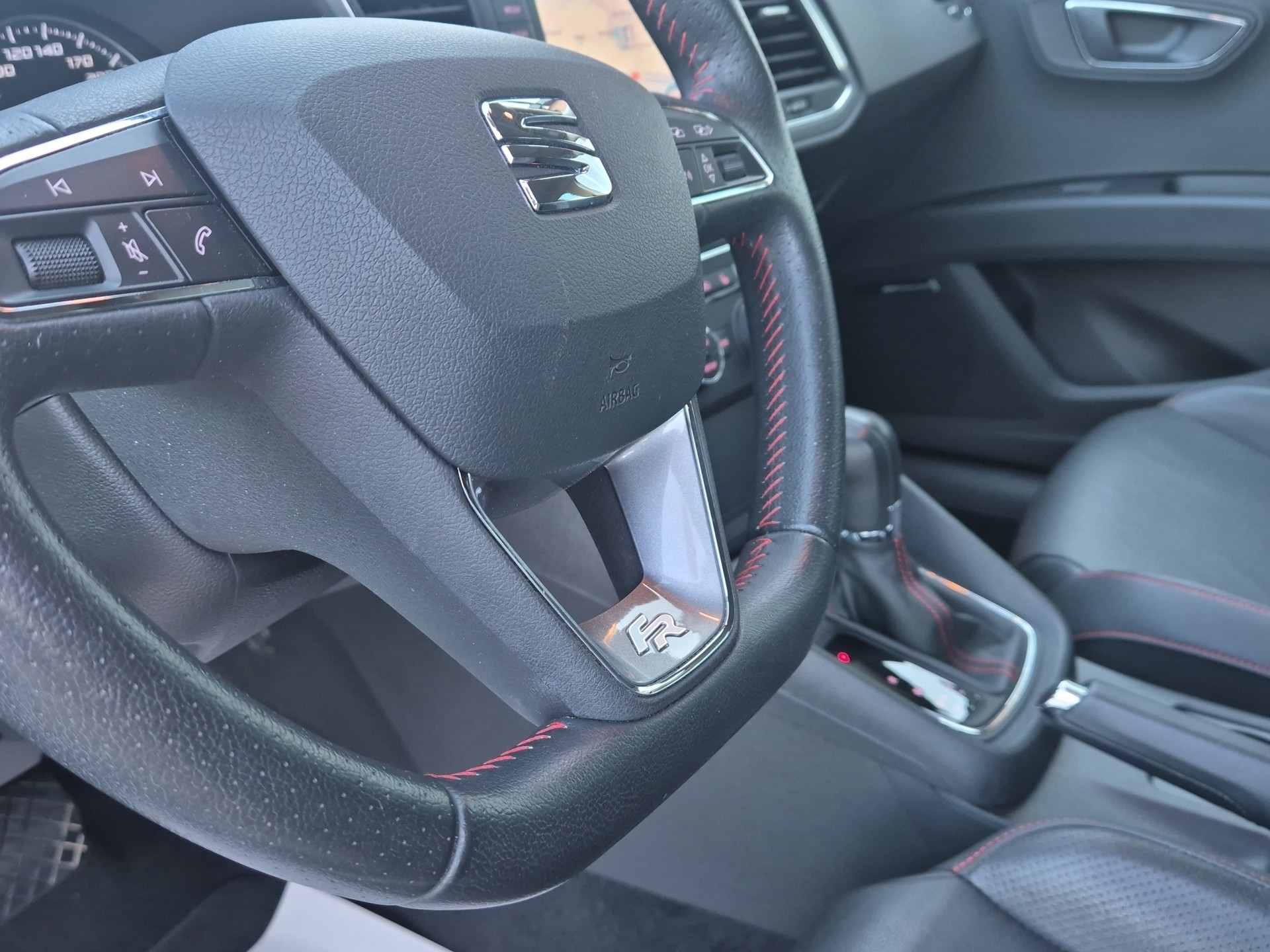 SEAT Leon 1.8 TSI FR DSG-image-23