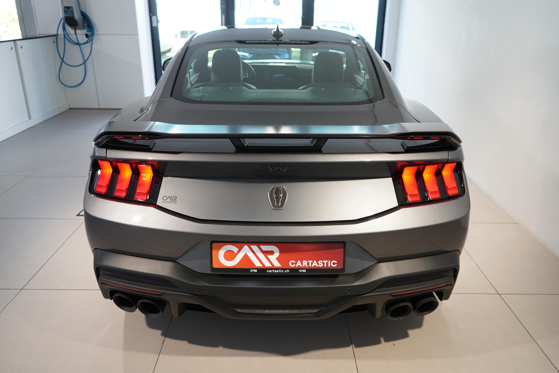 FORD Mustang Coupé 5.0 V8 Dark Horse-showroom-element-3
