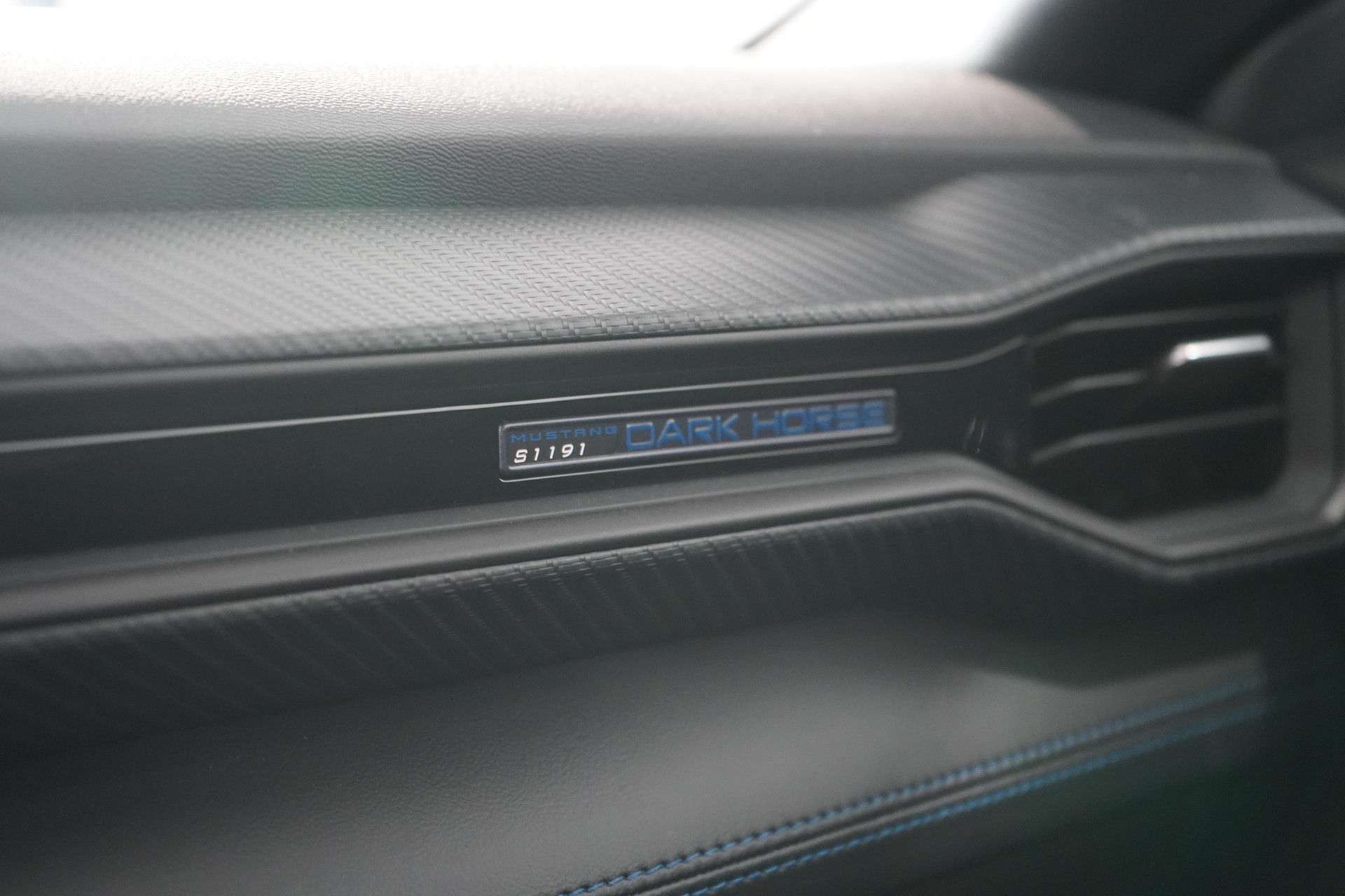 FORD Mustang Coupé 5.0 V8 Dark Horse-image-15