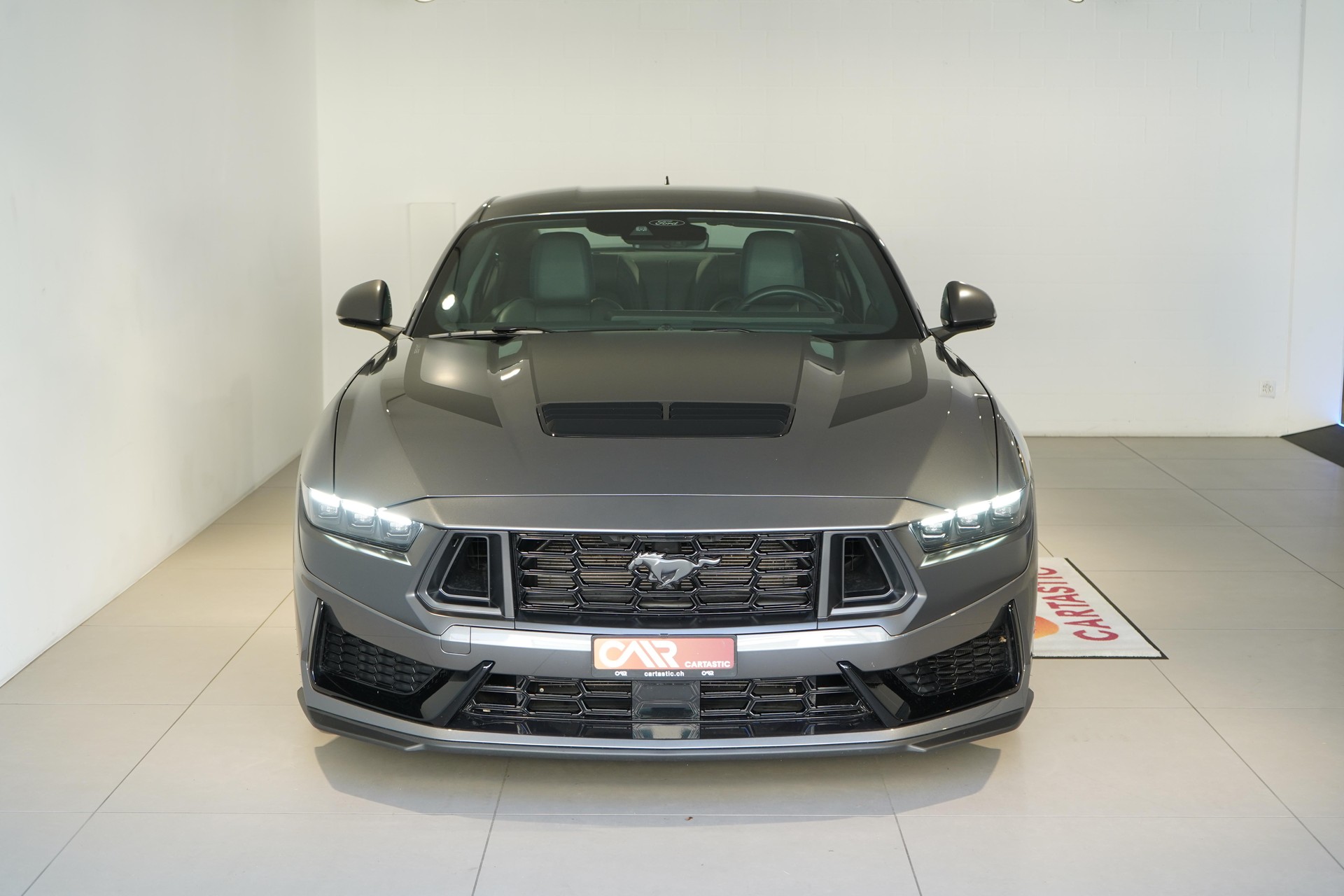 FORD Mustang Coupé 5.0 V8 Dark Horse-showroom-element-1