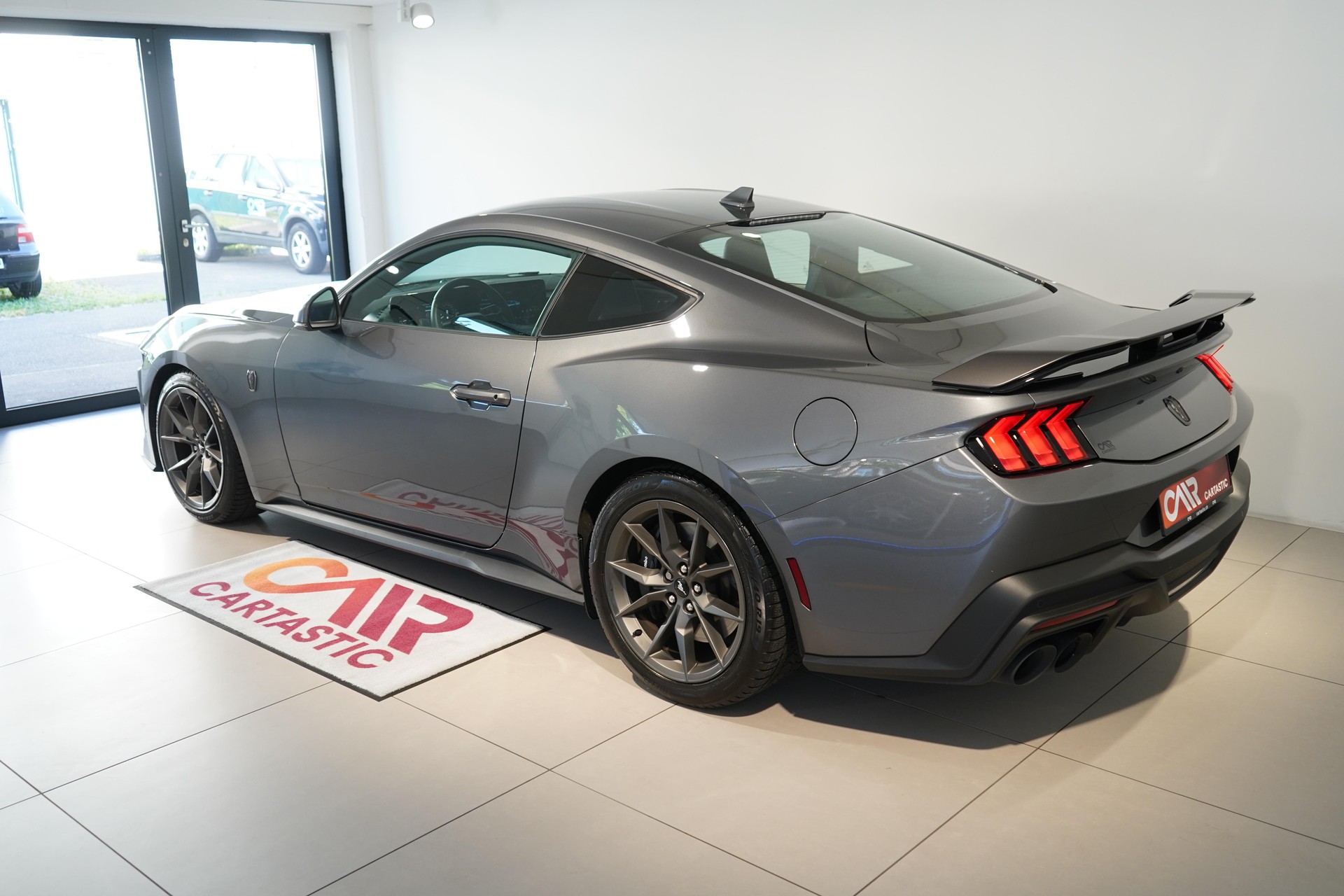 FORD Mustang Coupé 5.0 V8 Dark Horse-showroom-element-2