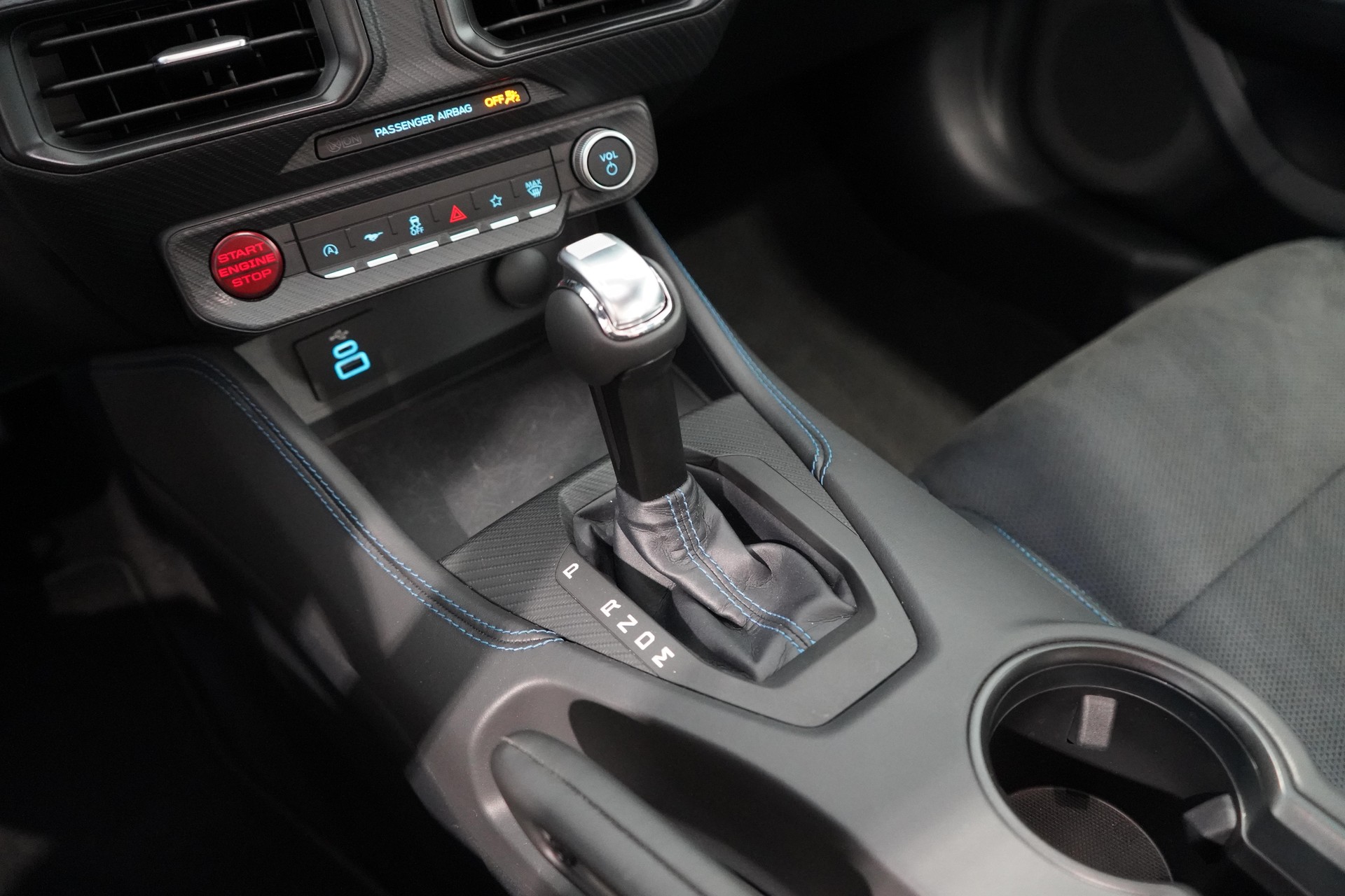 FORD Mustang Coupé 5.0 V8 Dark Horse-image-13