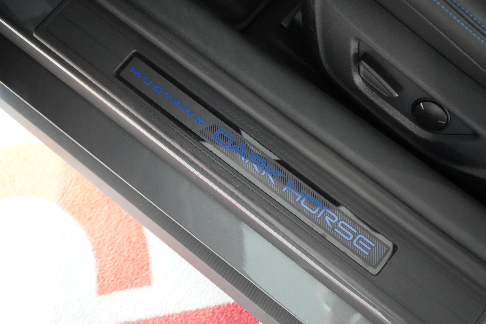FORD Mustang Coupé 5.0 V8 Dark Horse-image-18