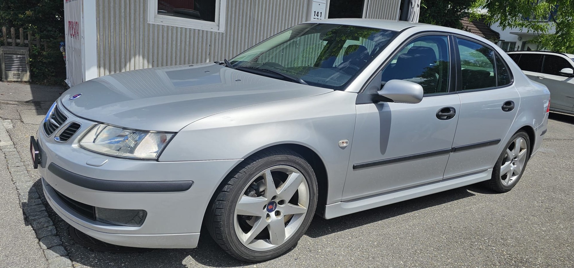 SAAB 9-3 2.0t Vector-image-1