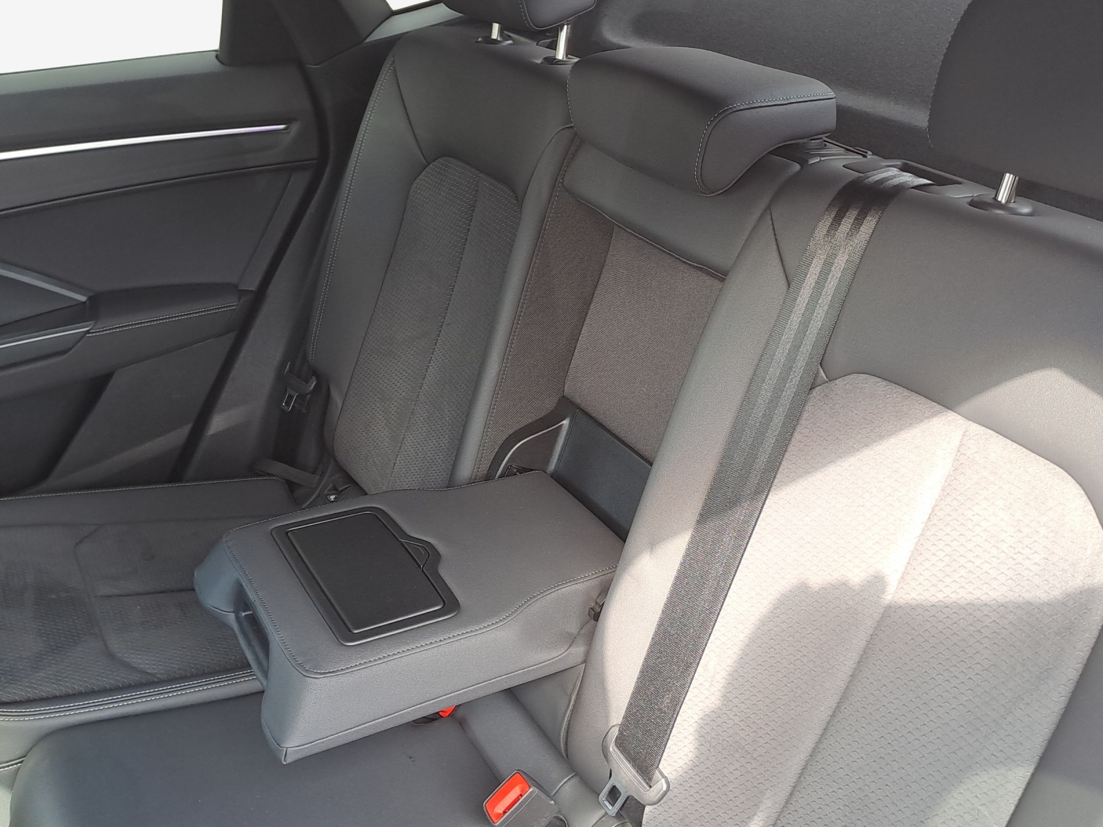 AUDI Q3 Sportback 35 TFSI S line Attraction S-tronic-image-11