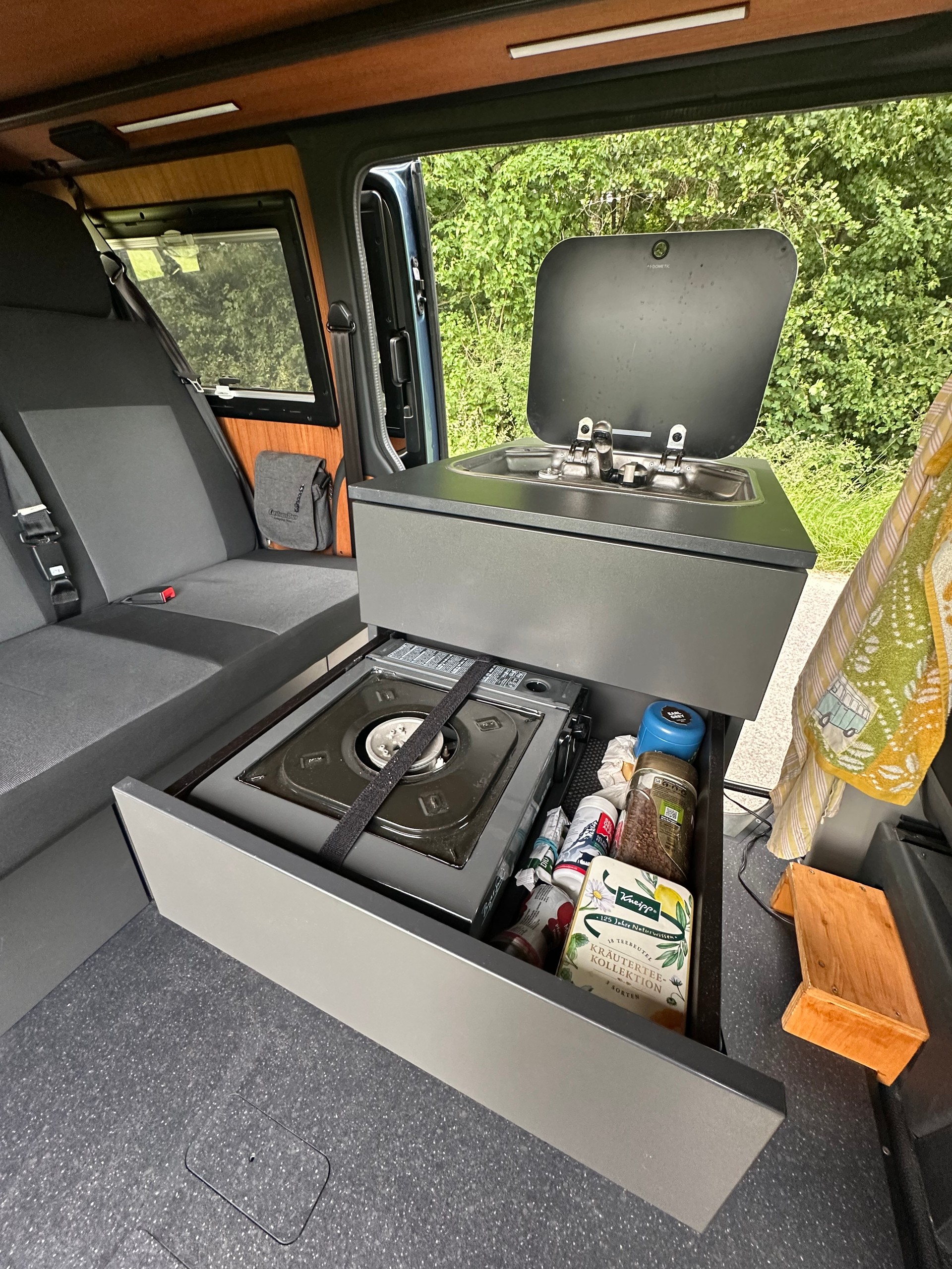 VW Custom-Bus-image-8