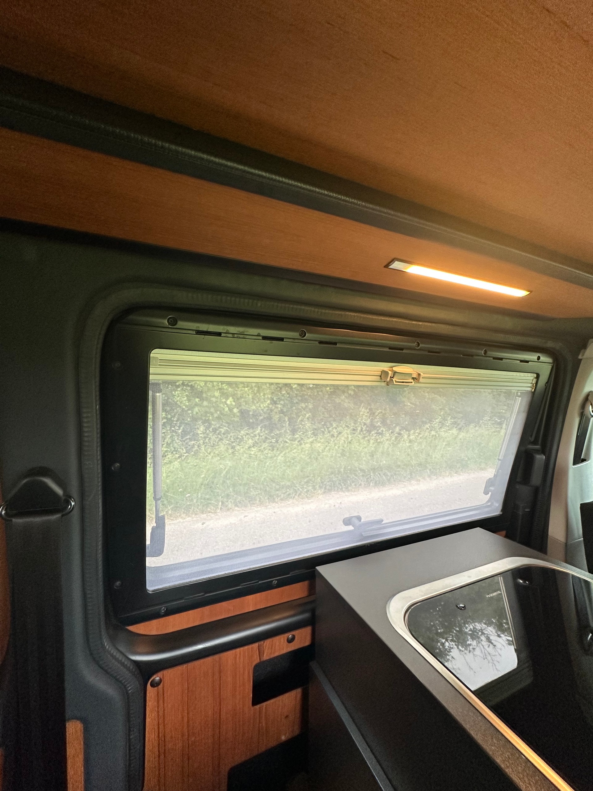 VW Custom-Bus-image-11