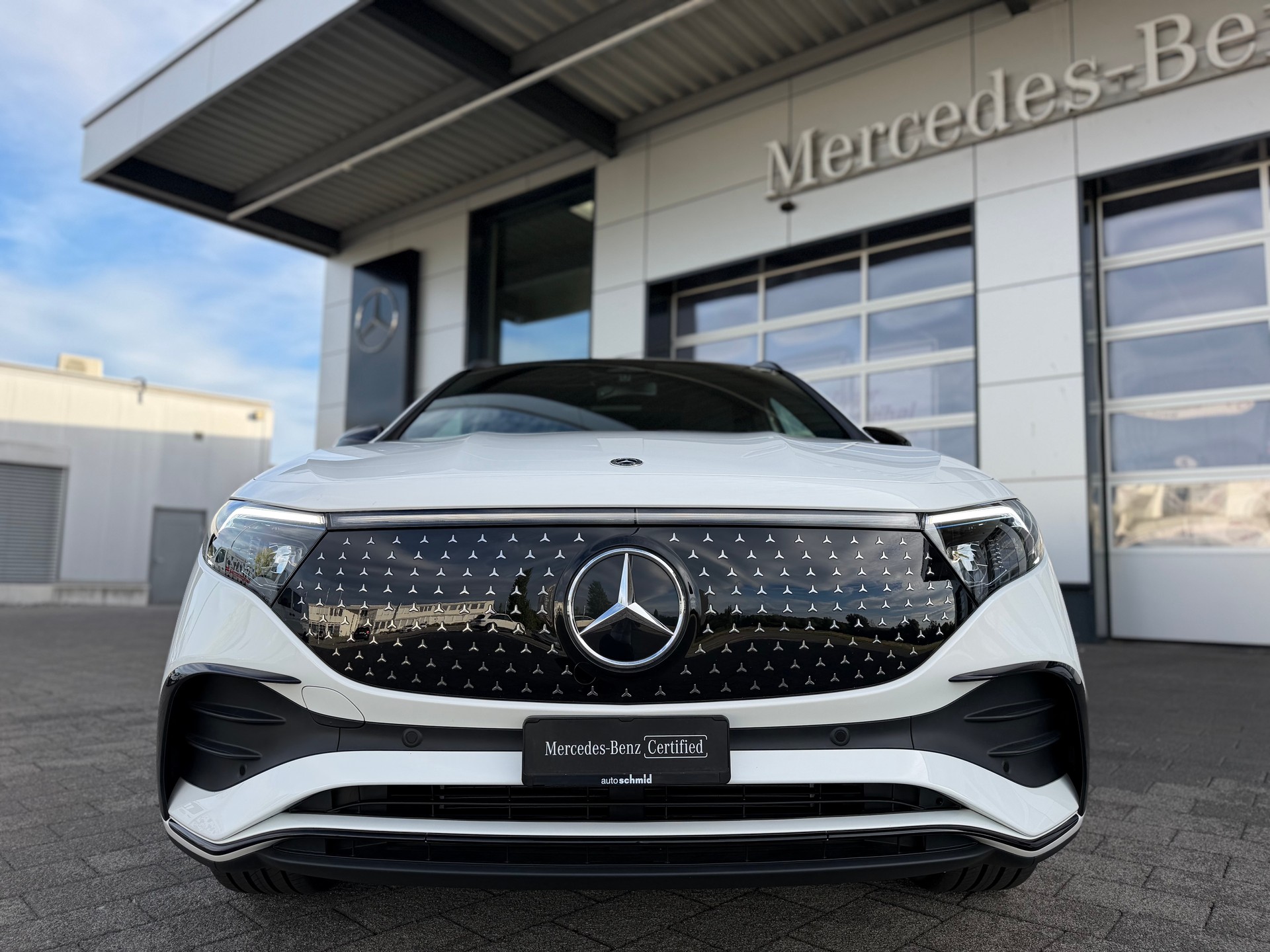 MERCEDES-BENZ EQA 350 AMG Line 4Matic Swiss Star-image-2