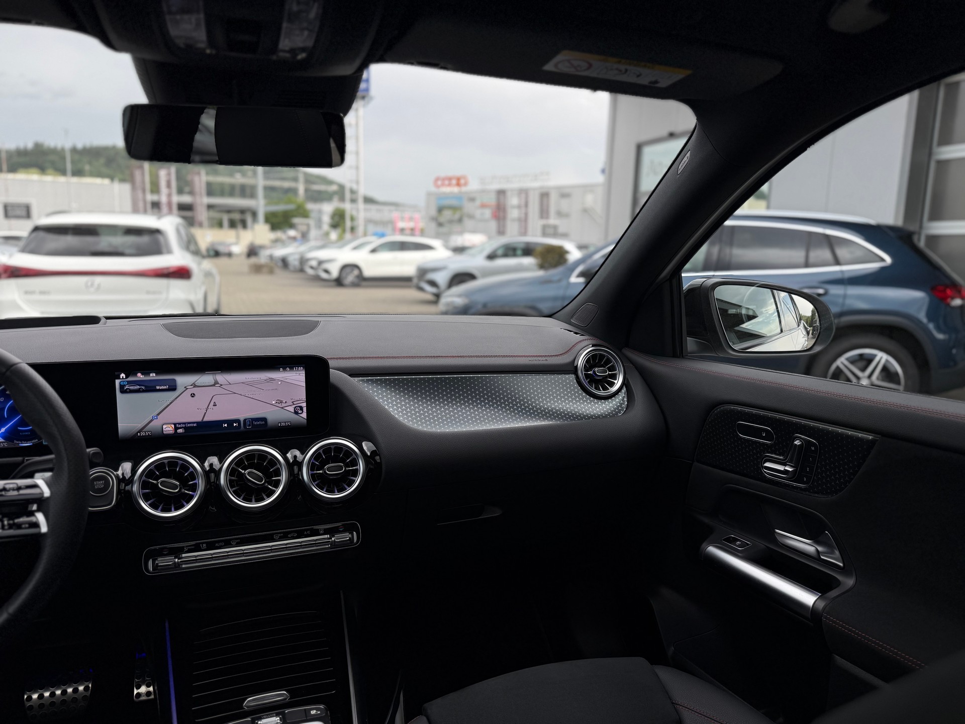 MERCEDES-BENZ EQA 350 AMG Line 4Matic Swiss Star-image-6