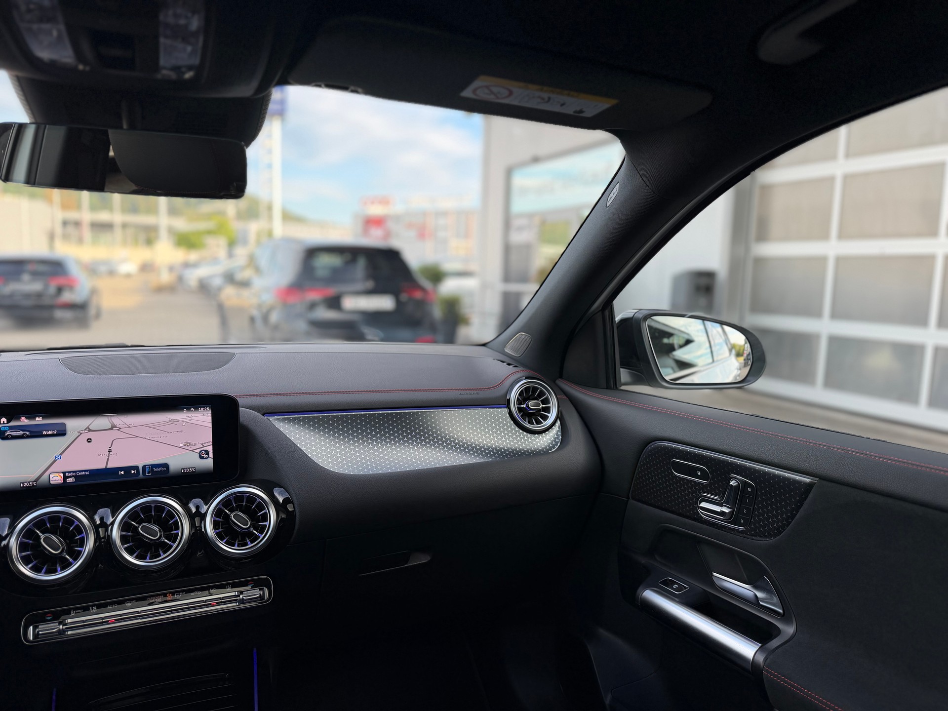 MERCEDES-BENZ EQA 350 AMG Line 4Matic Swiss Star-image-6