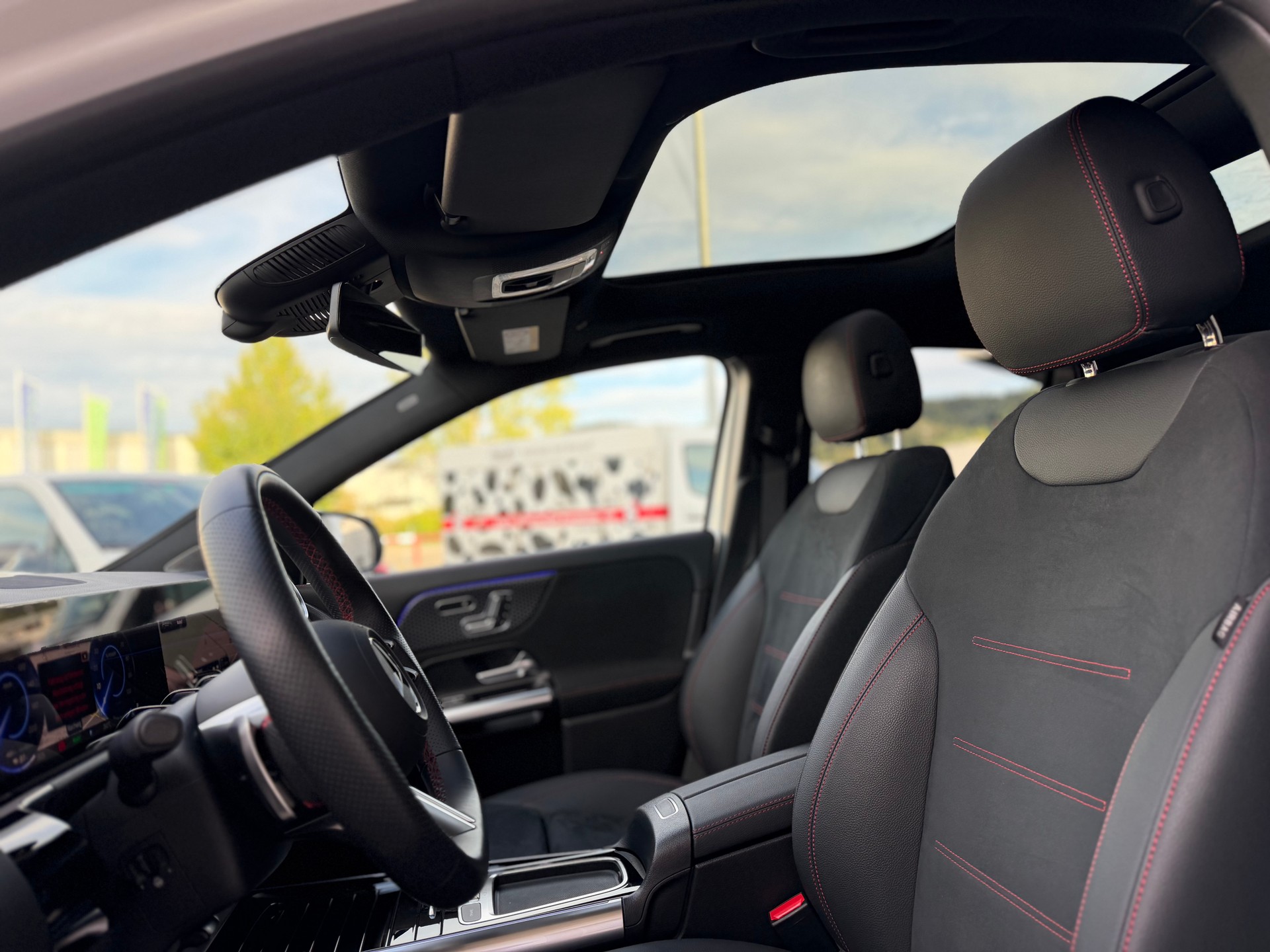 MERCEDES-BENZ EQA 350 AMG Line 4Matic Swiss Star-image-5