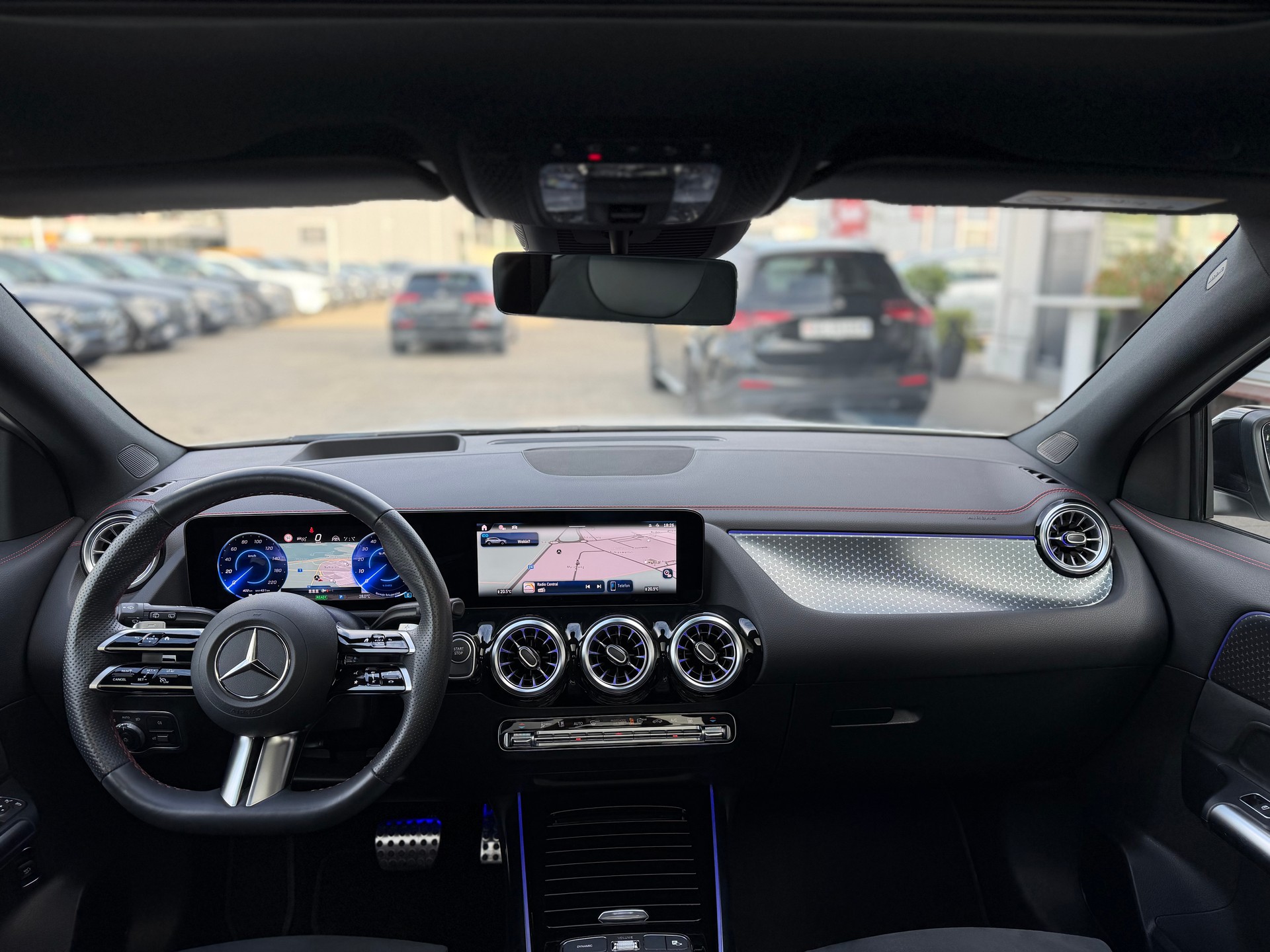 MERCEDES-BENZ EQA 350 AMG Line 4Matic Swiss Star-image-4