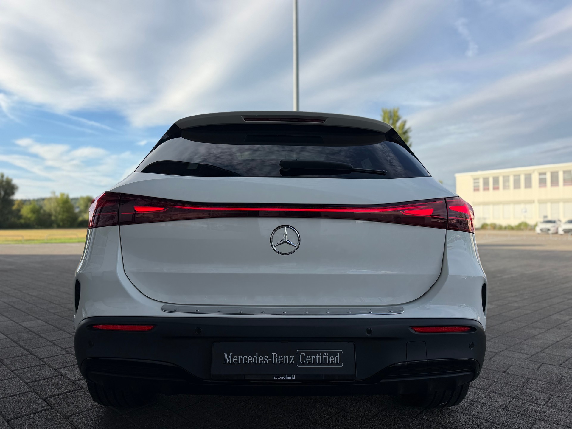 MERCEDES-BENZ EQA 350 AMG Line 4Matic Swiss Star-image-3