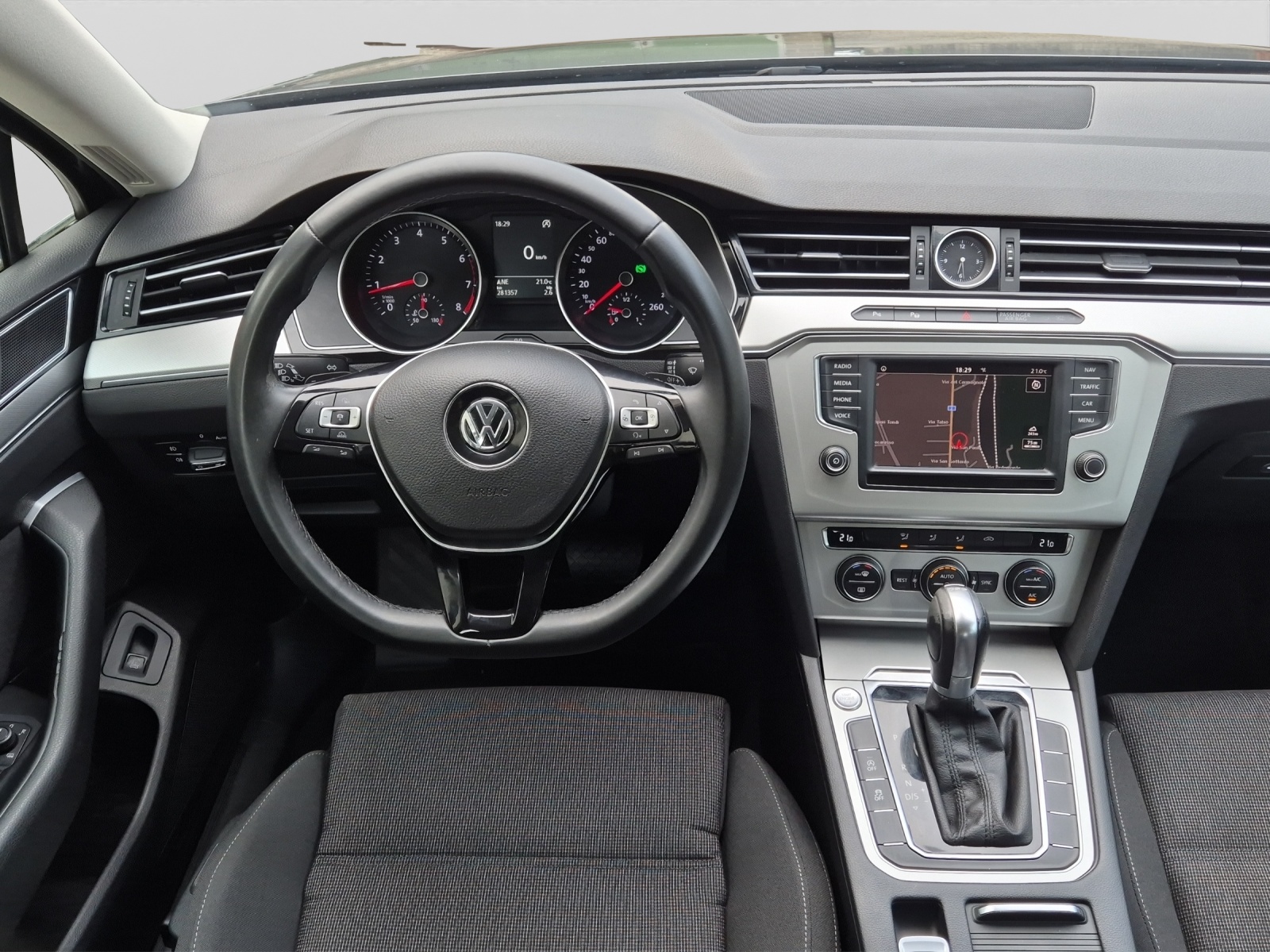 VW Passat 1.8 TSI BMT Comfortline DSG-image-8