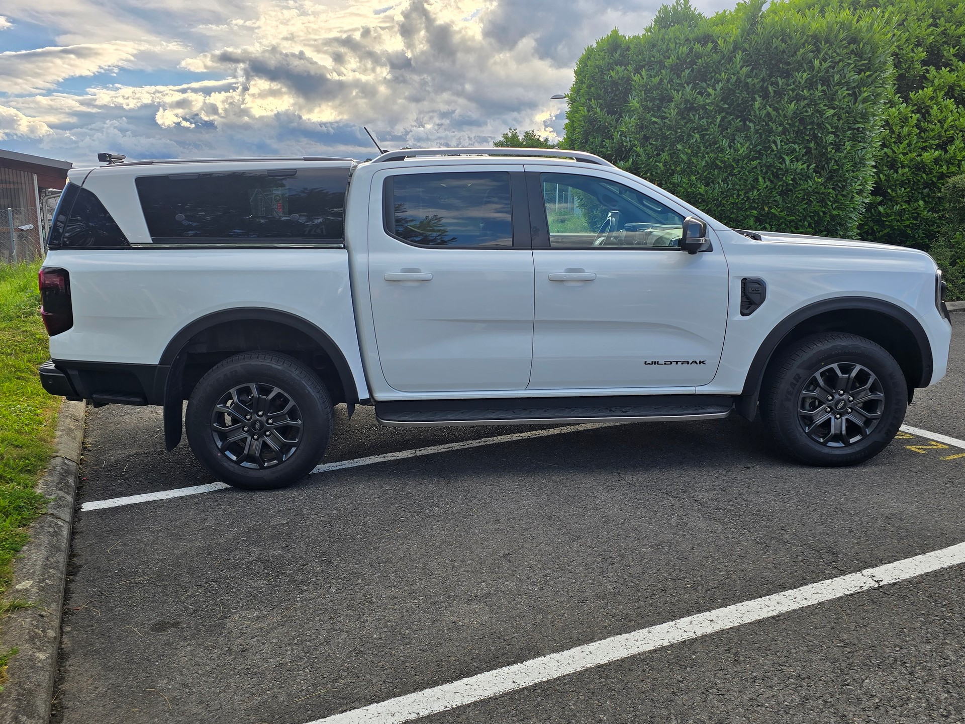 FORD Ranger Wildtrak 3.0 Eco Blue e-4WD Automat-image-3