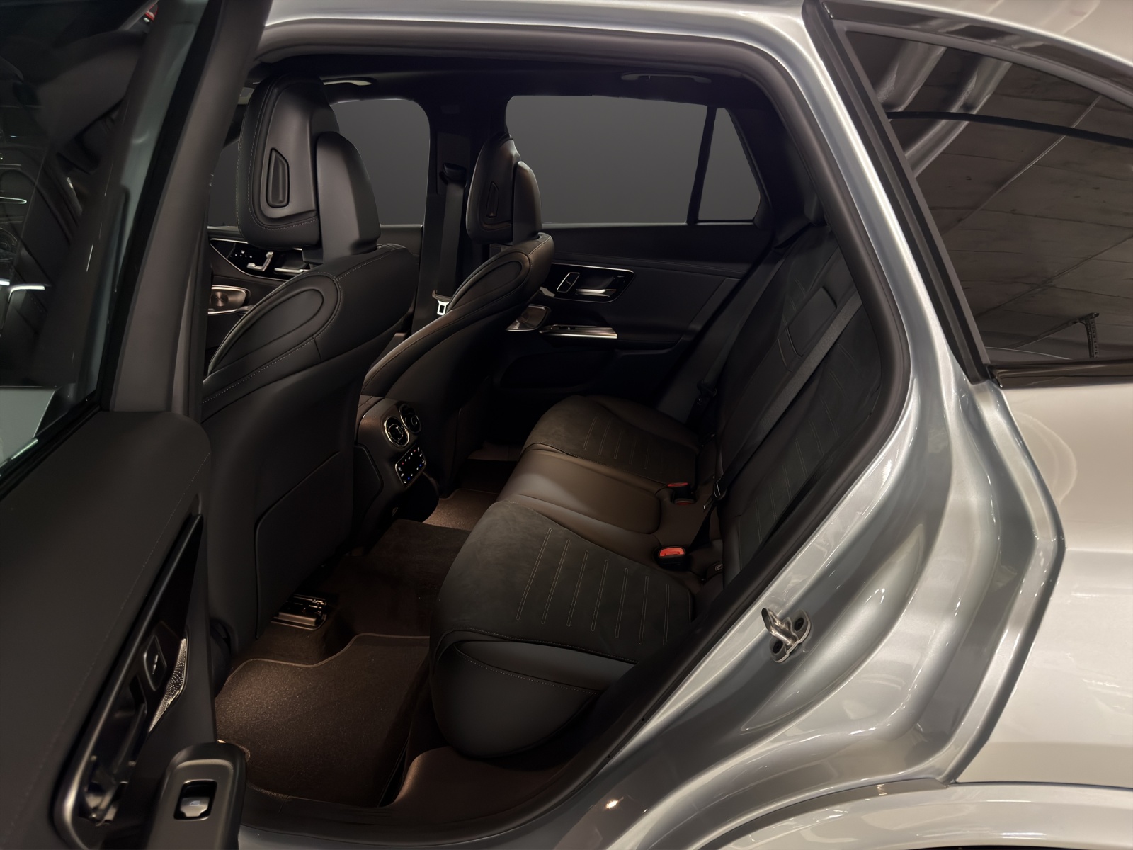 MERCEDES-BENZ GLC 300 e 4Matic 9G-Tronic-image-13