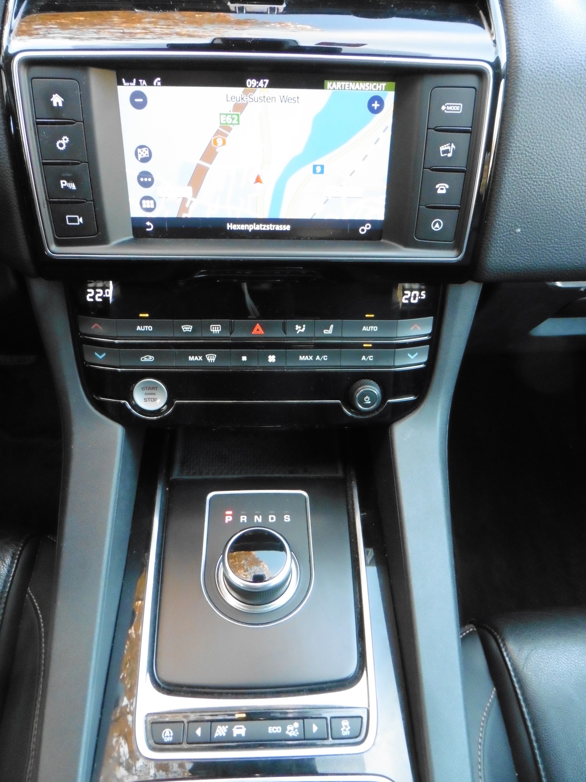 JAGUAR F-Pace 25d Prestige AWD Automatik-image-10